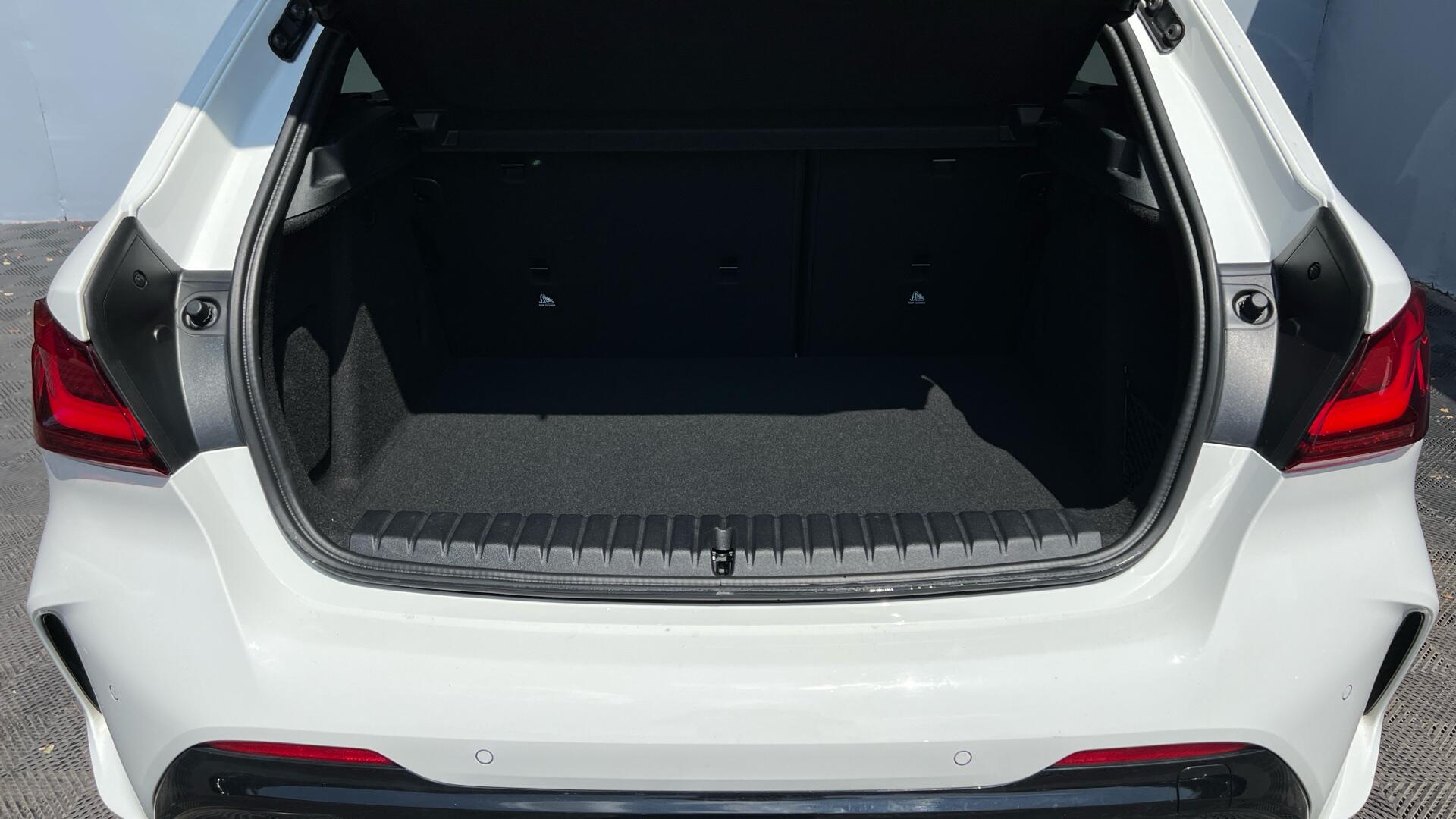 BMW 1 Series view 13