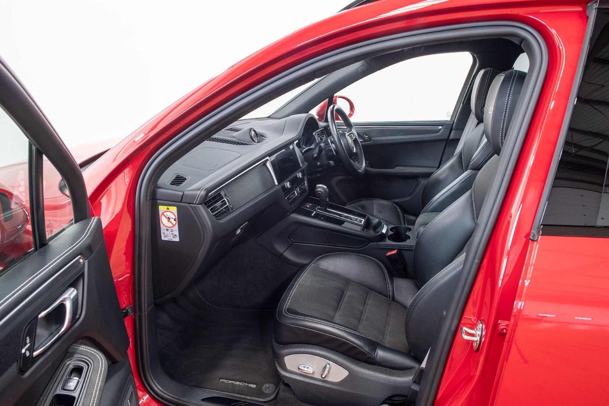 Porsche Macan view 32