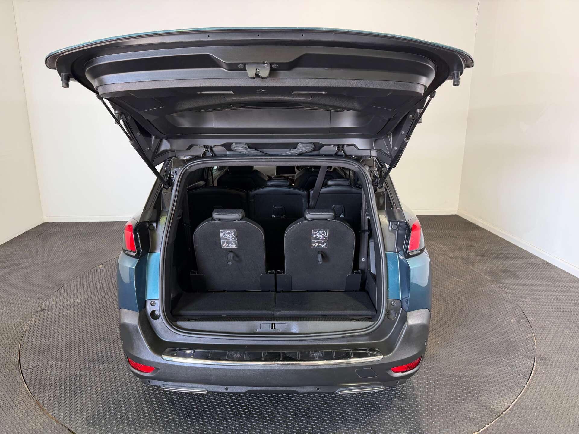 Peugeot 5008 view 17