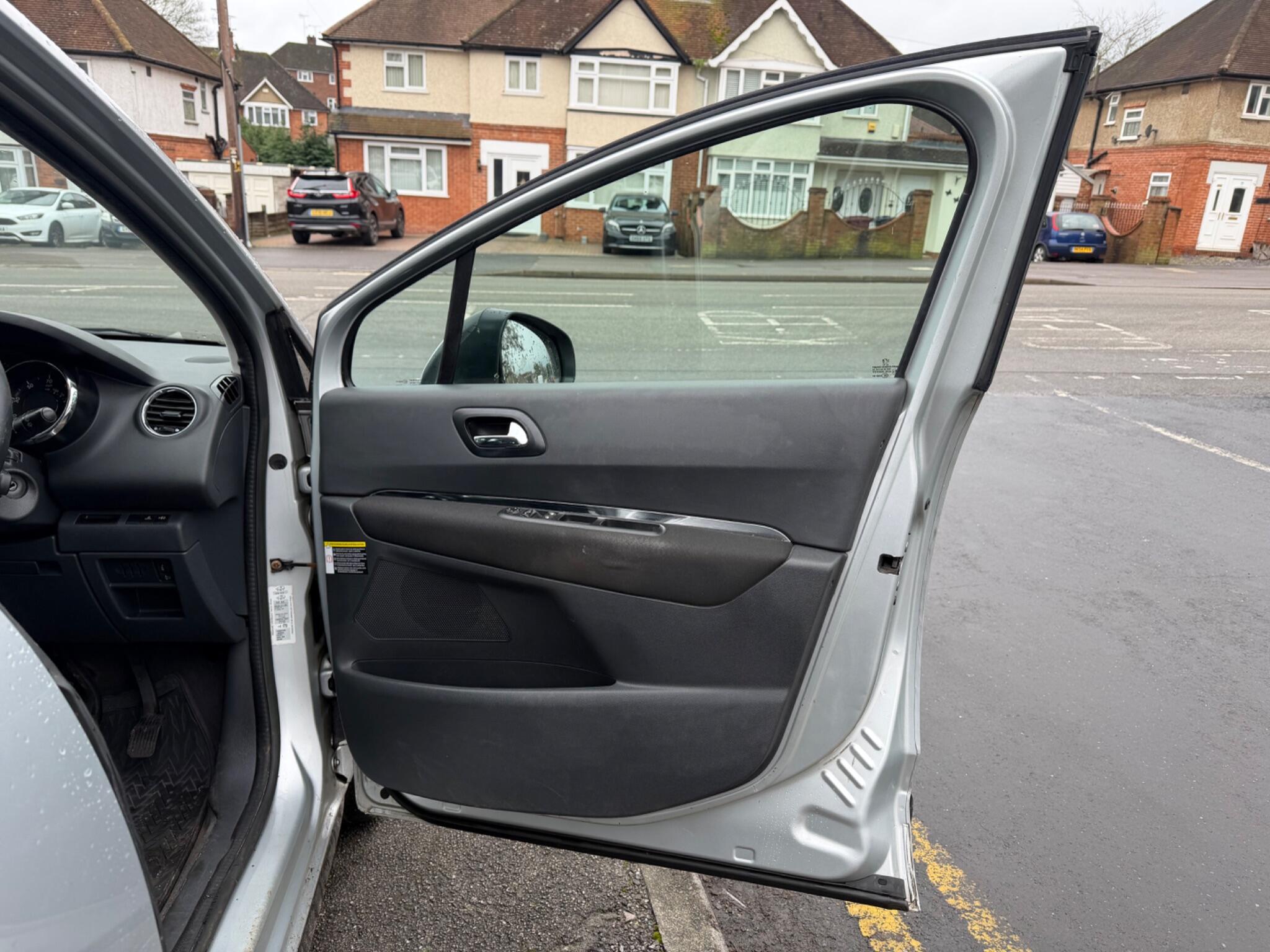 2010 Peugeot 3008 image 48