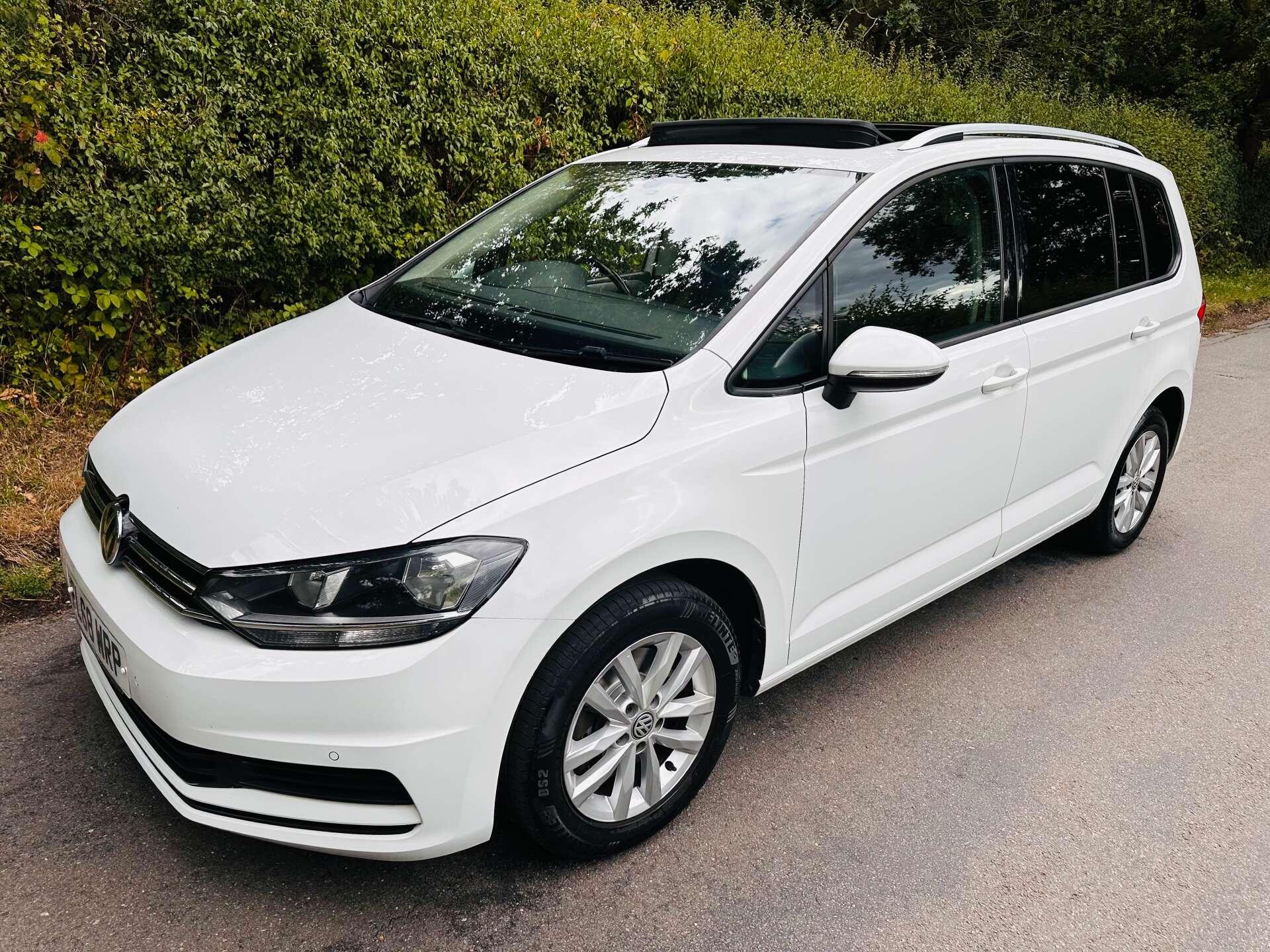 Volkswagen Touran view 33