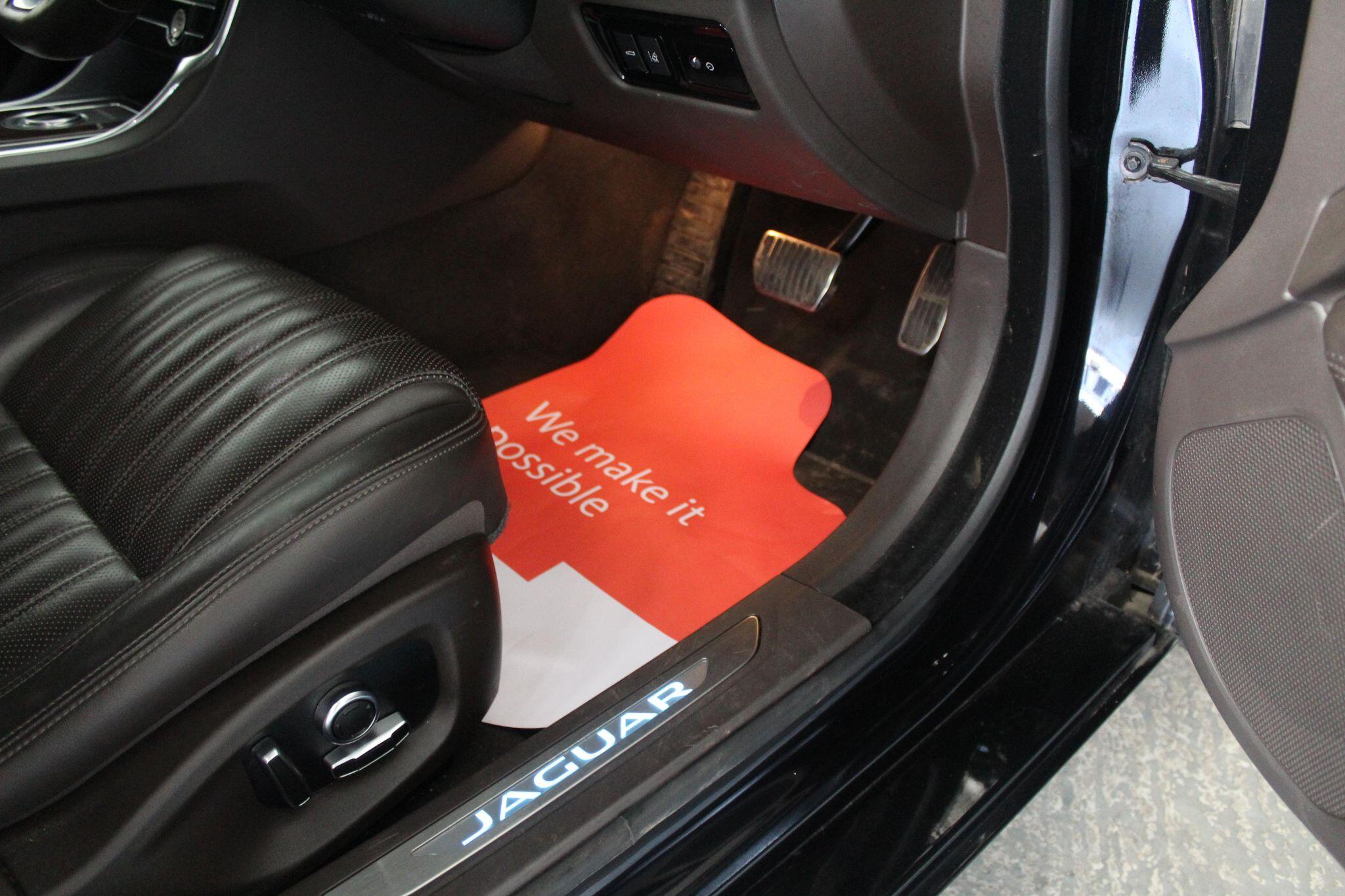 Jaguar XF view 49