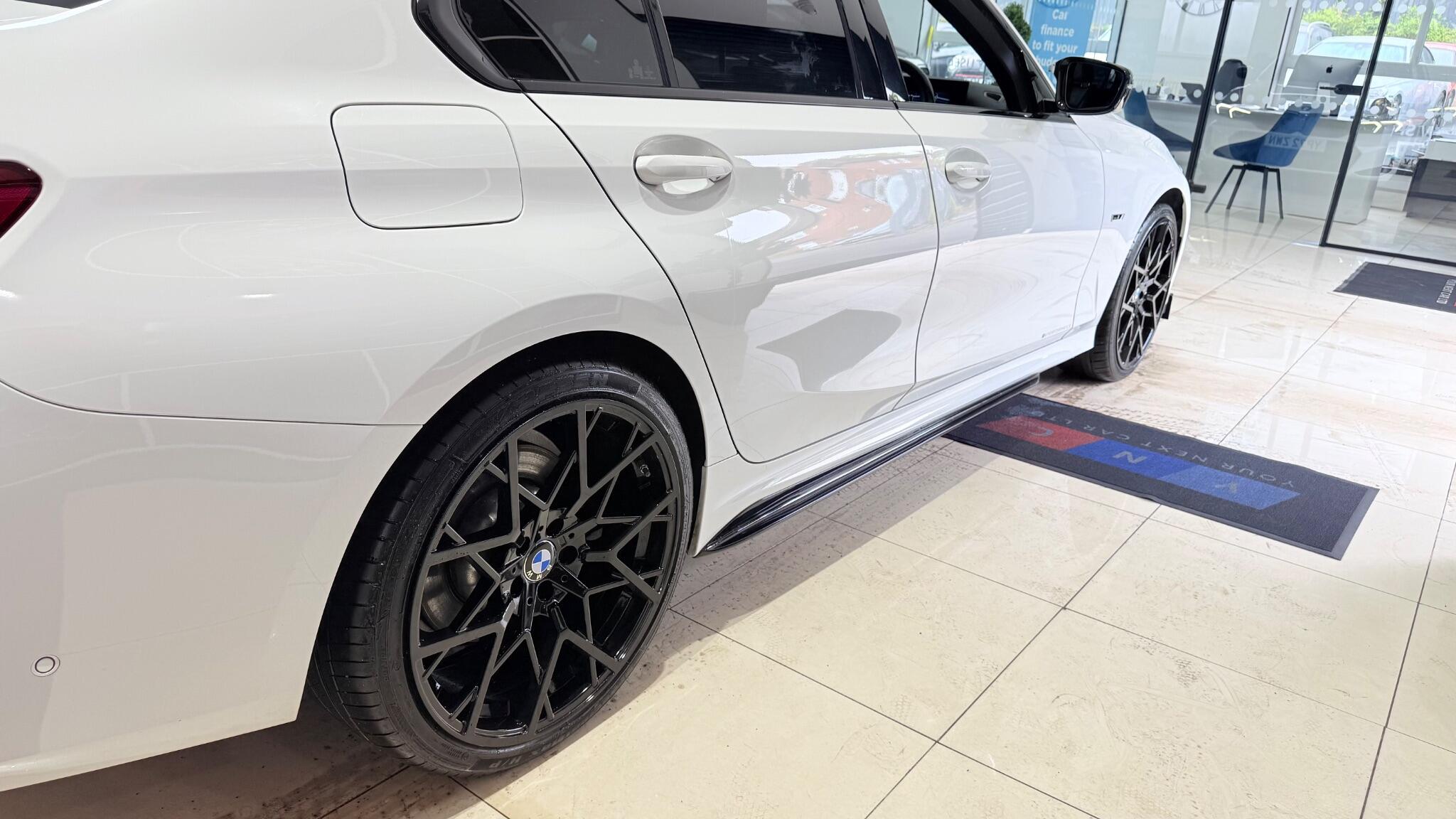 BMW 3 Series view 8