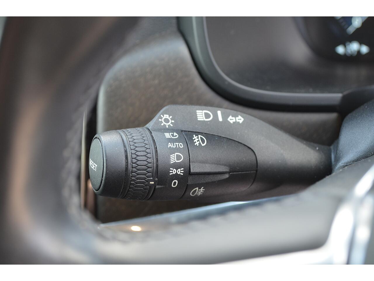 Volvo V90 Cross Country view 29