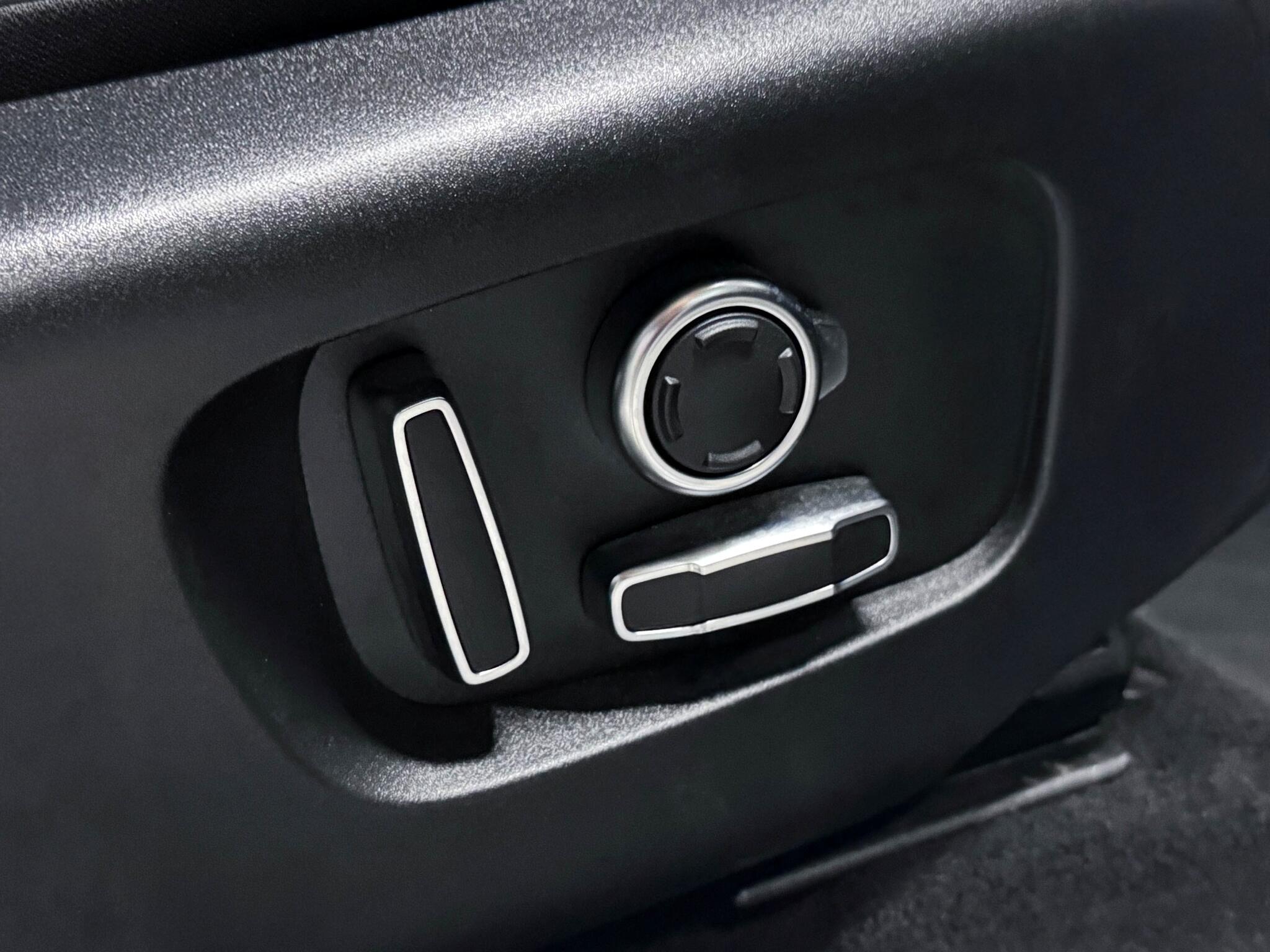 Land Rover Range Rover Evoque view 29