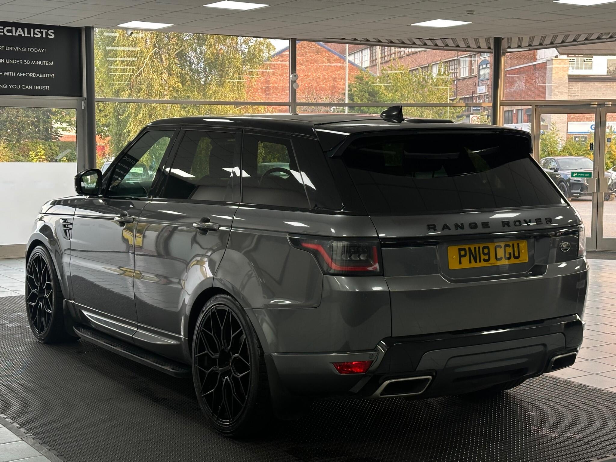 Land Rover Range Rover Sport view 12