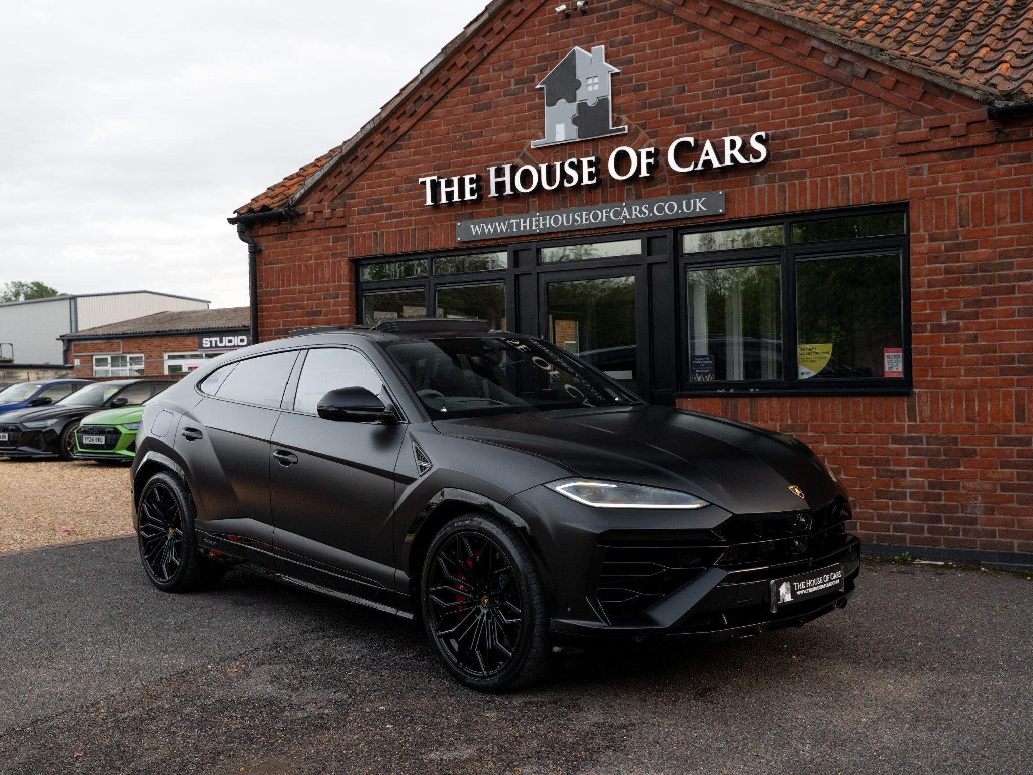 Lamborghini Urus view 5
