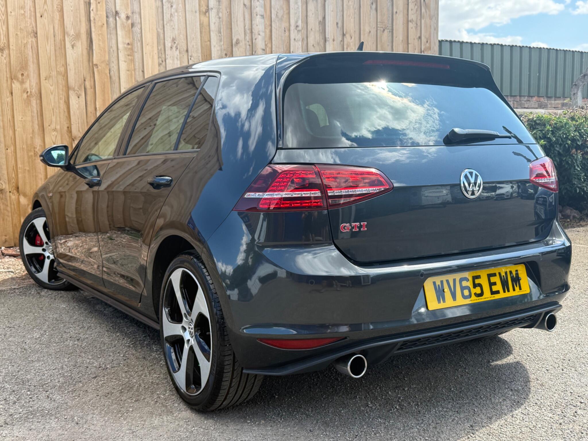 Volkswagen Golf view 2