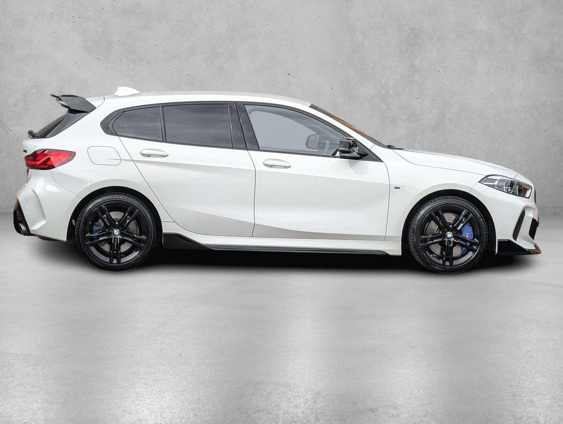 BMW 1 Series view 8