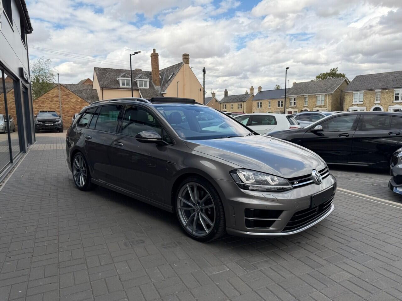 Volkswagen Golf view 2