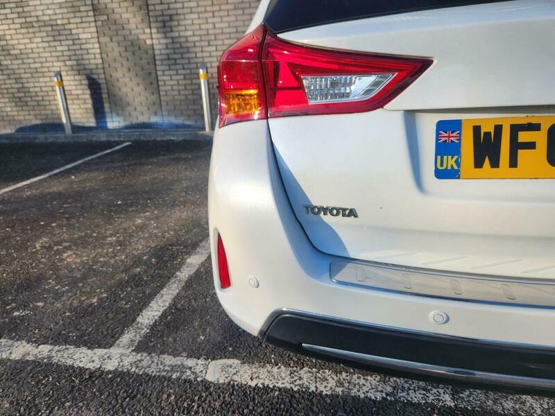 2014 Toyota Auris 1.8 VVT-h Excel Touring Sports CVT Euro 5 (s/s) 5dr • 104,000 miles image 10