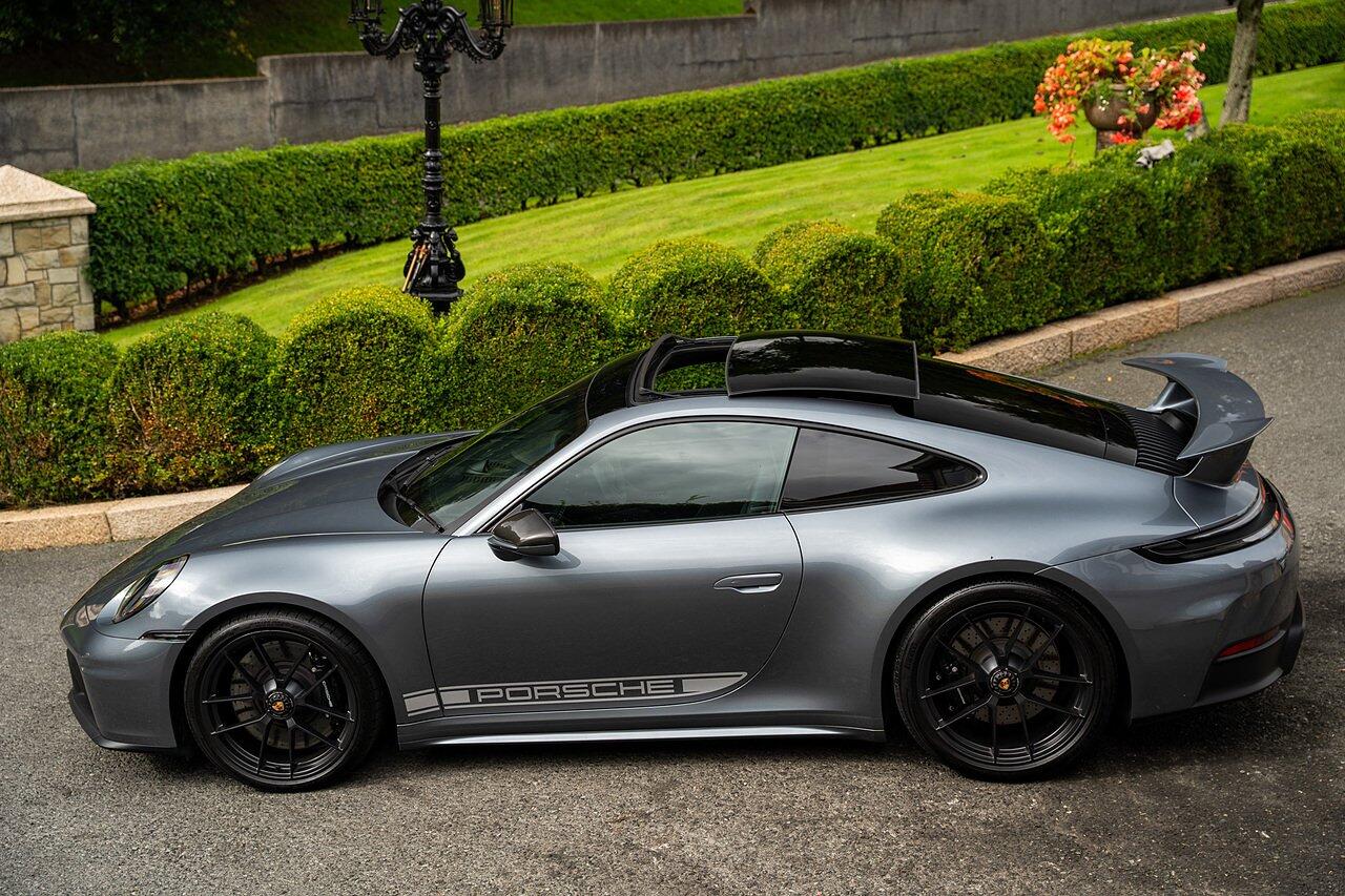 Porsche 911 view 100