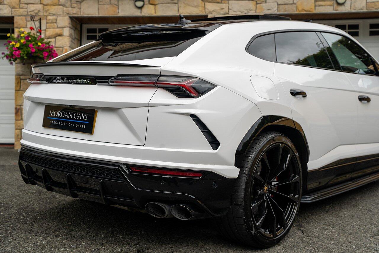 Lamborghini Urus view 17