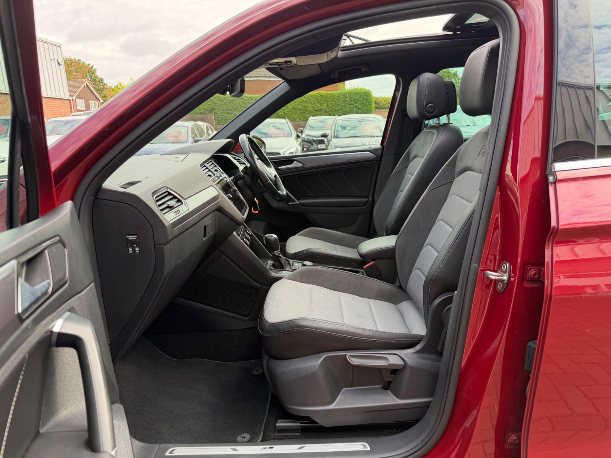 Volkswagen Tiguan view 2