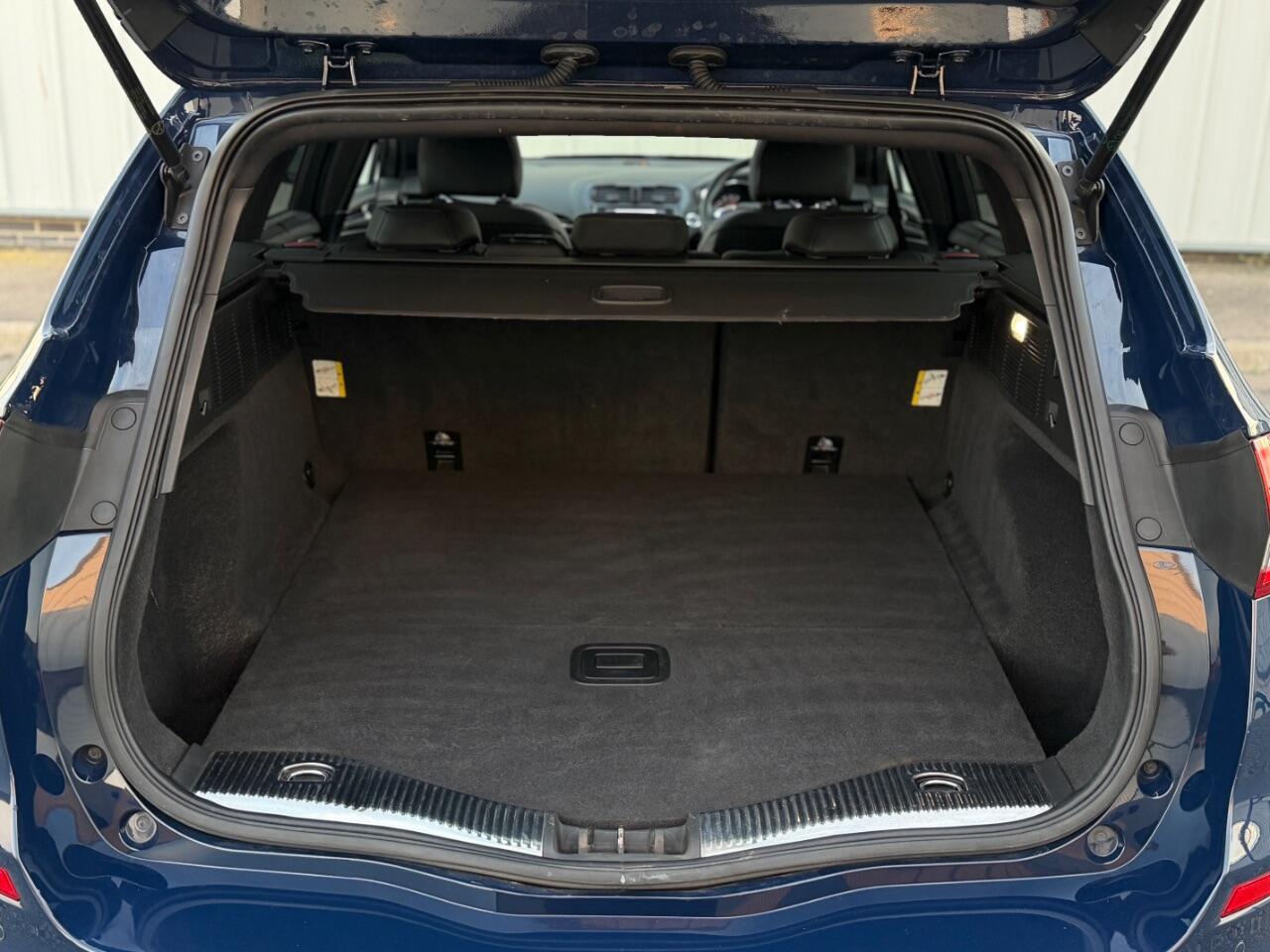 Ford Mondeo view 10
