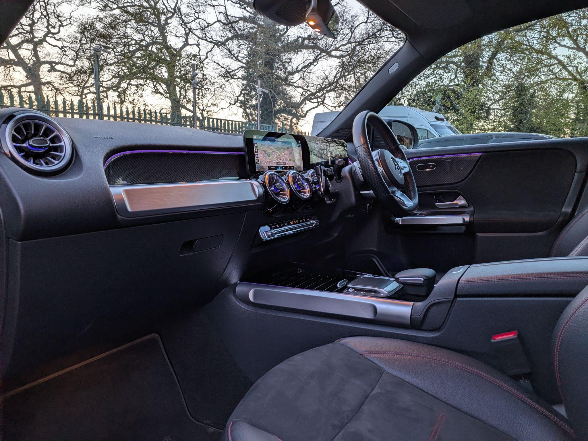 Mercedes-Benz GLB view 22