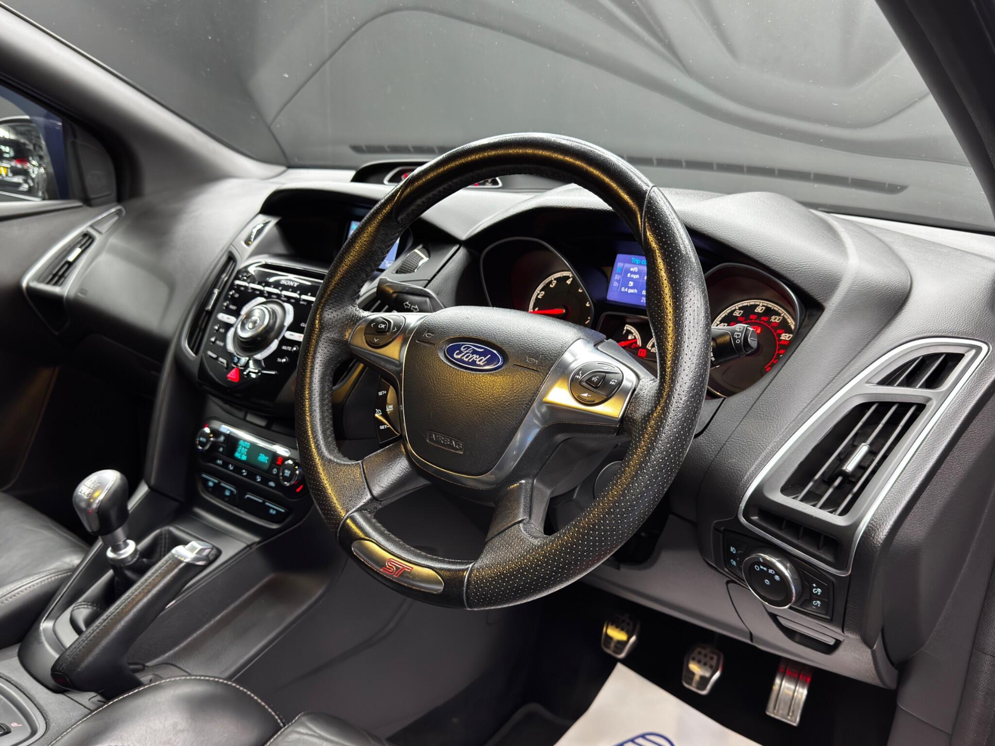 Ford Focus view 9