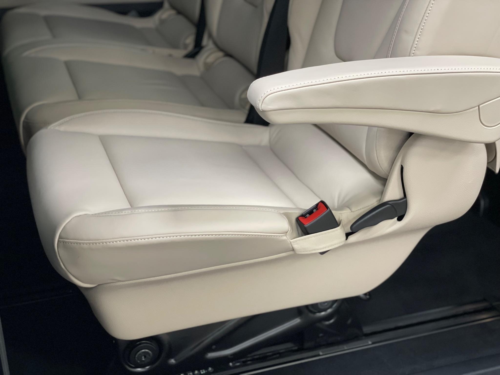 Mercedes-Benz V-Class view 8