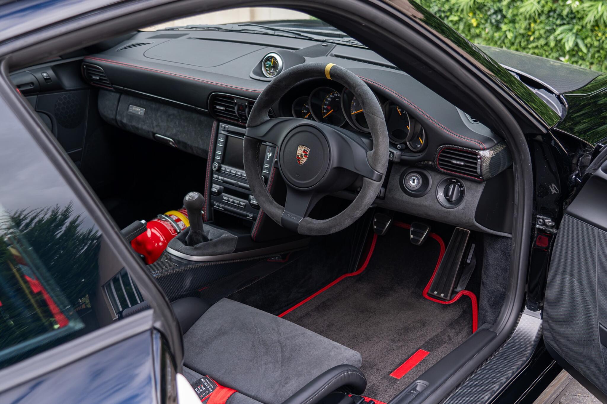Porsche 911 view 11