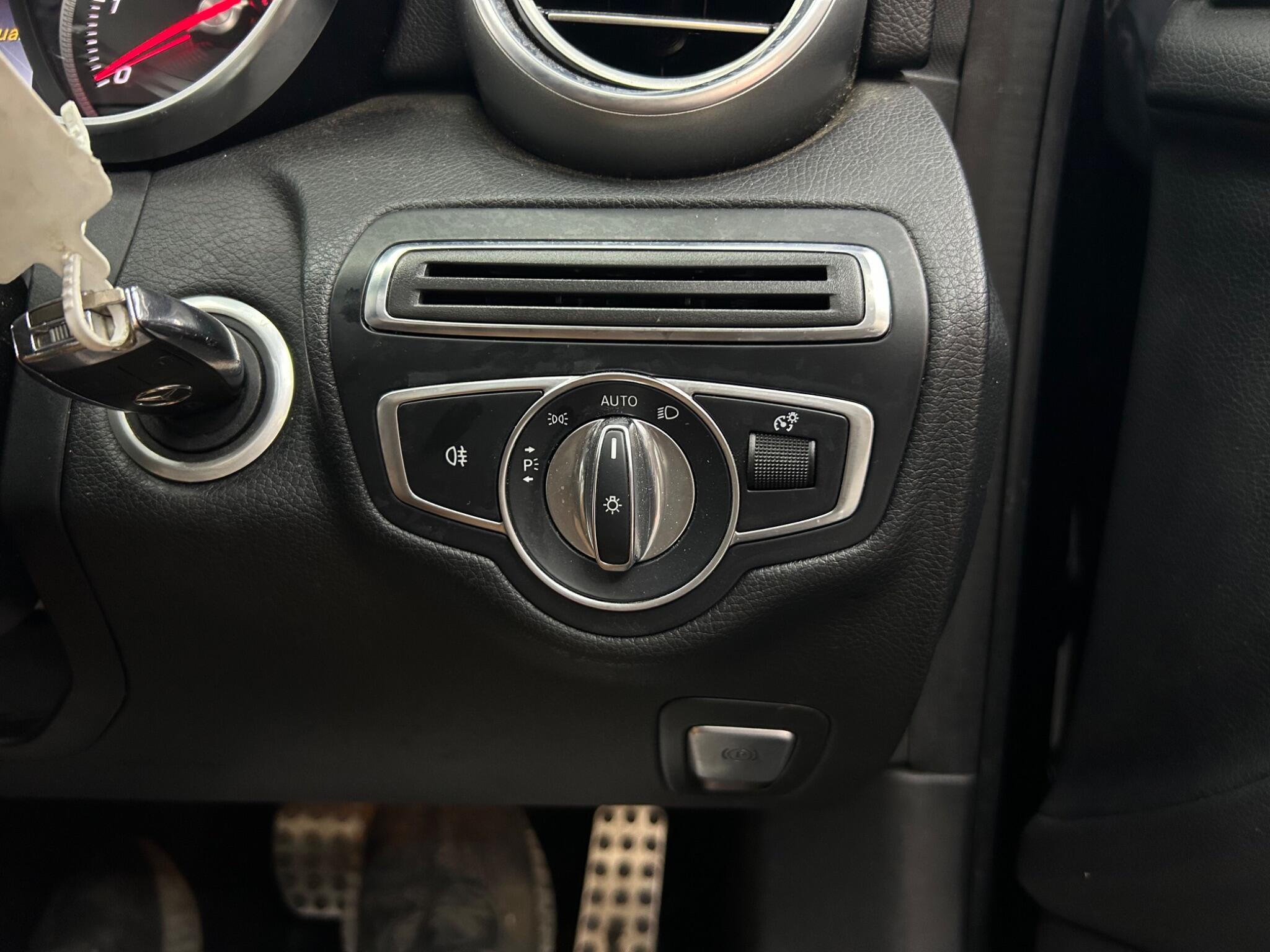 Mercedes-Benz C-Class view 49