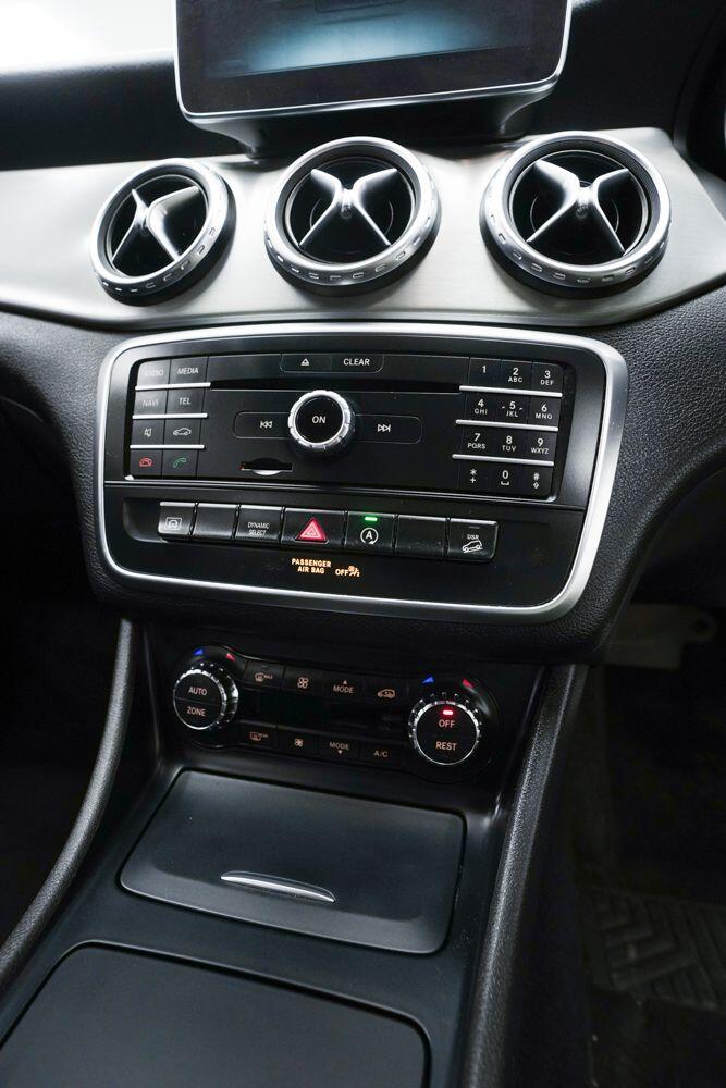 Mercedes-Benz Gla view 18