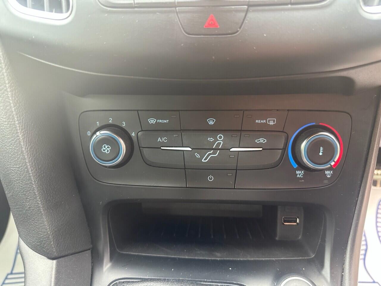 Ford Focus view 20