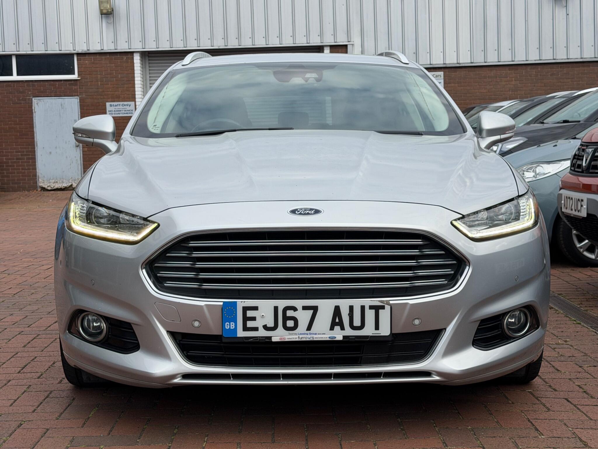 Ford Mondeo view 32