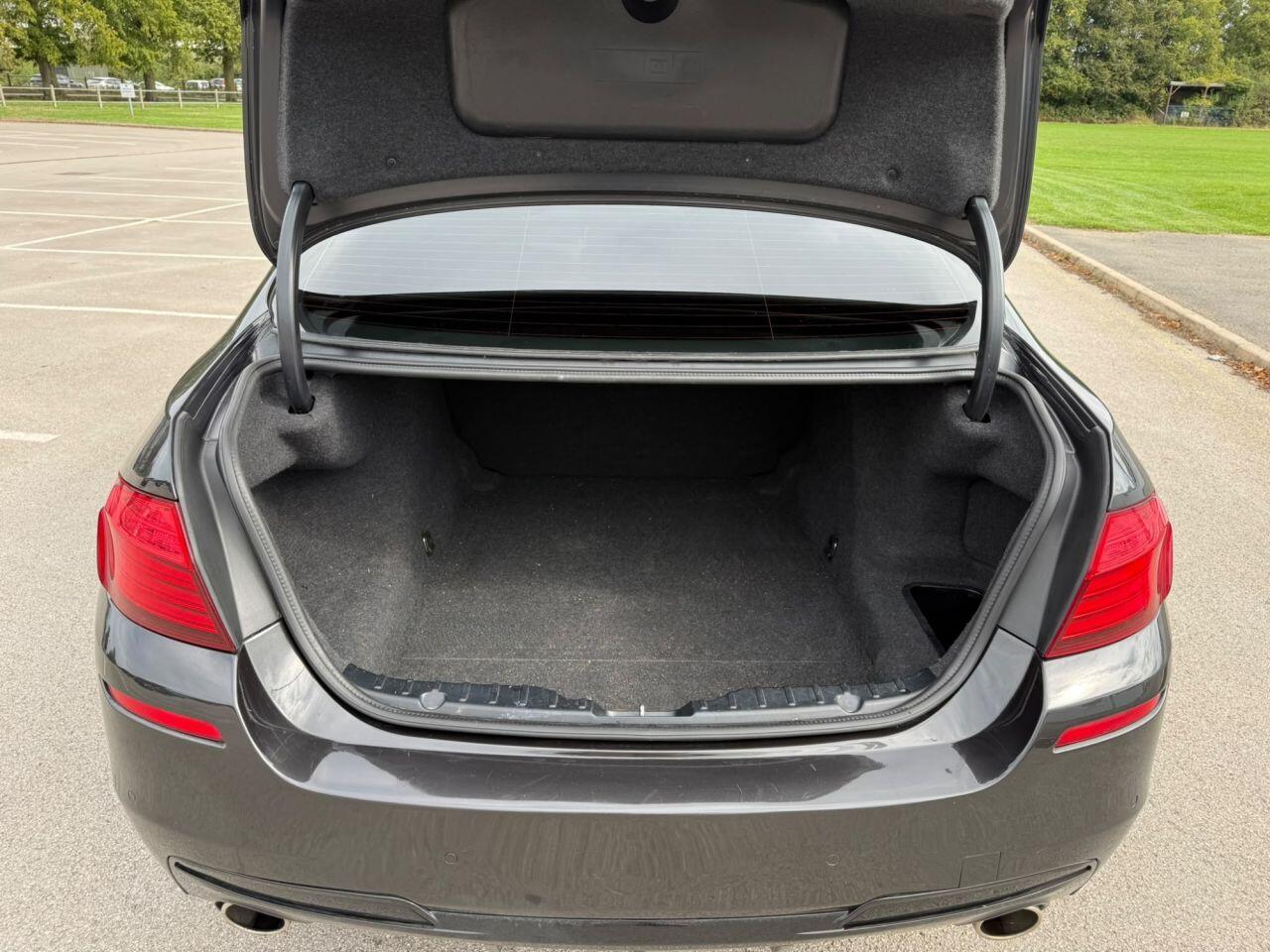 BMW 5 Series view 31