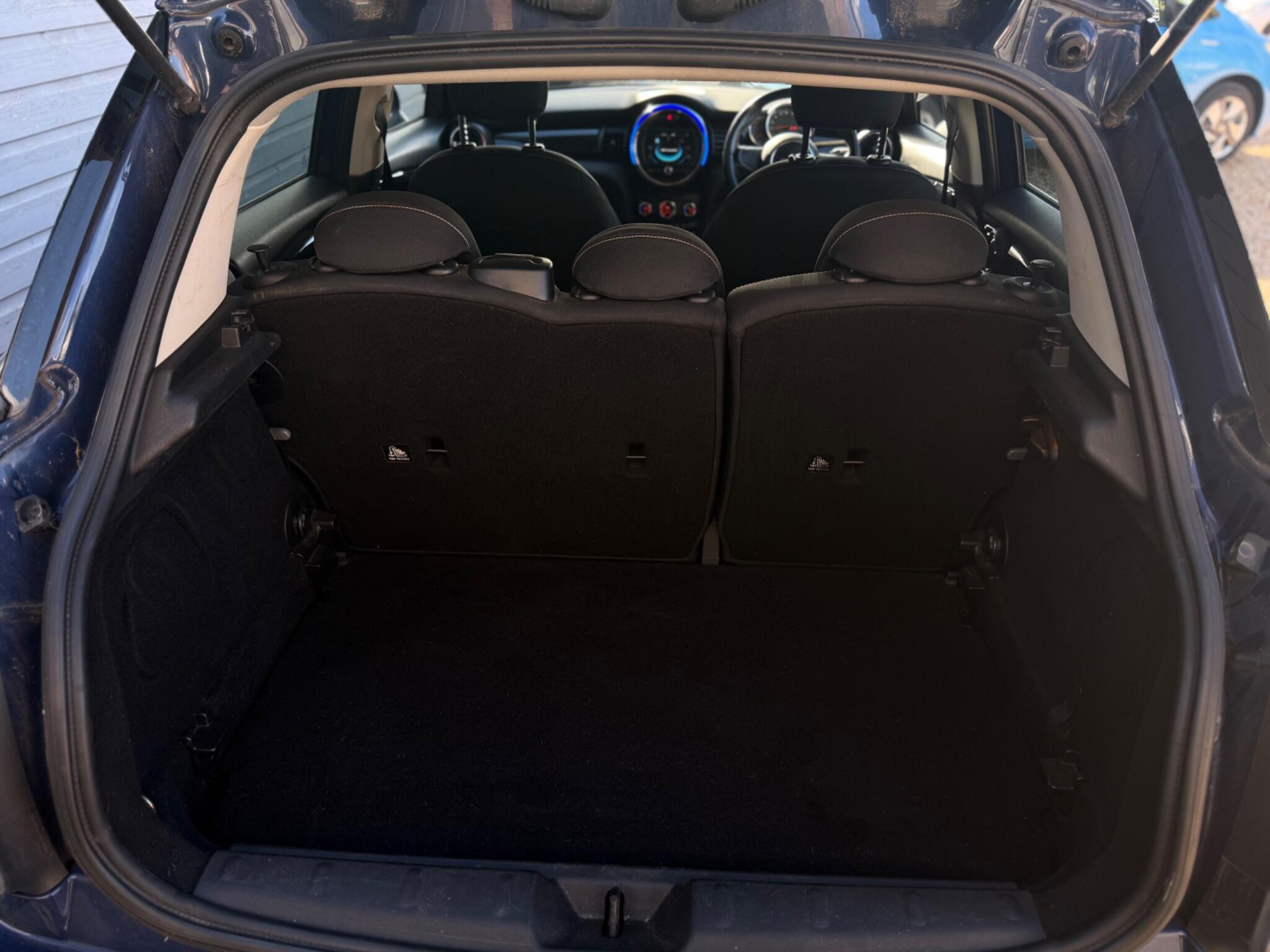 MINI Hatch view 34