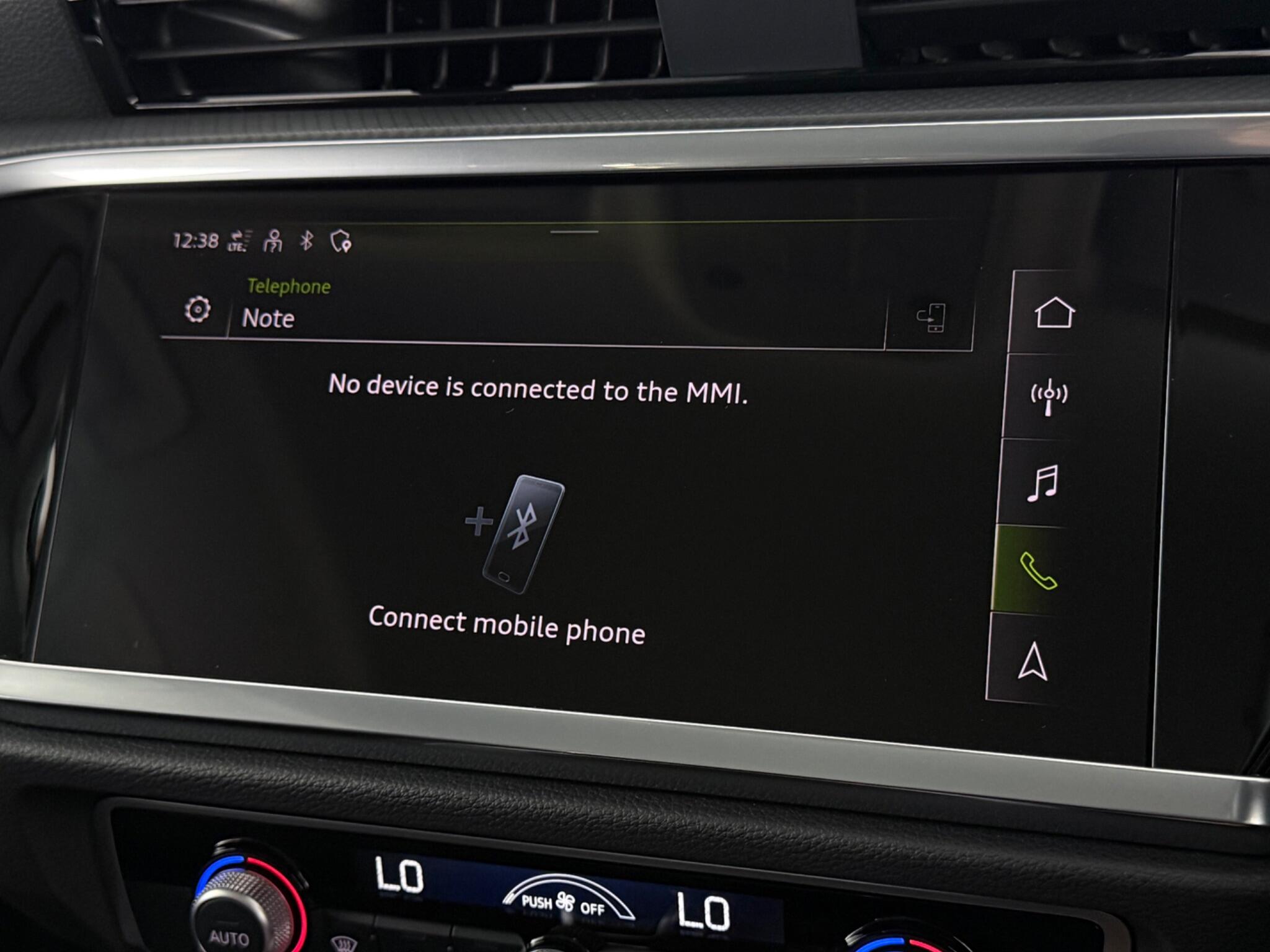 Audi Q3 view 23