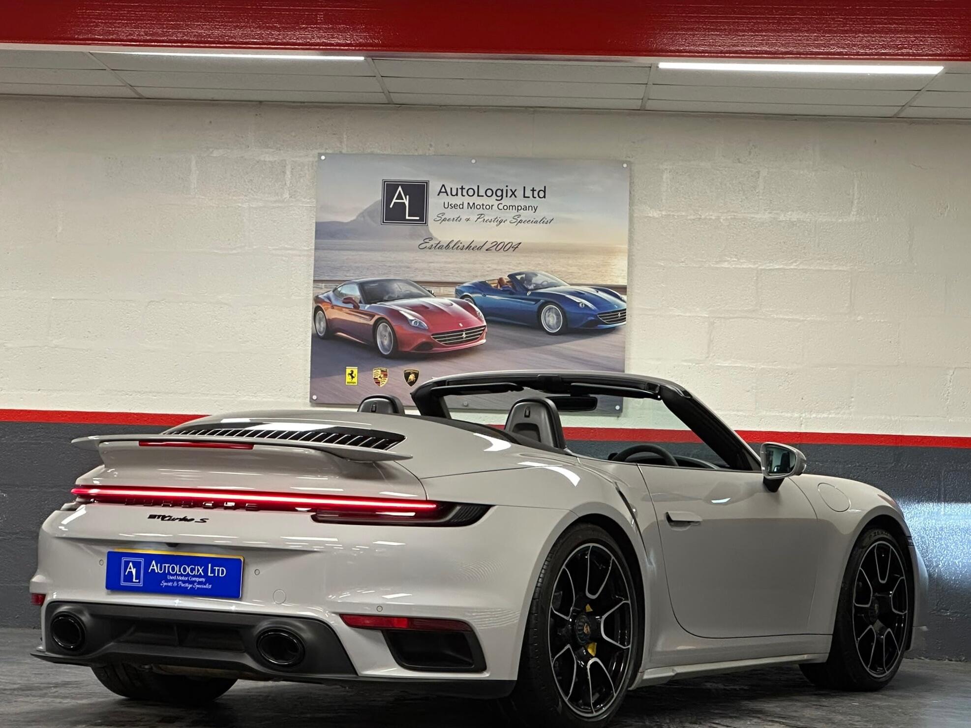 Porsche 911 view 9