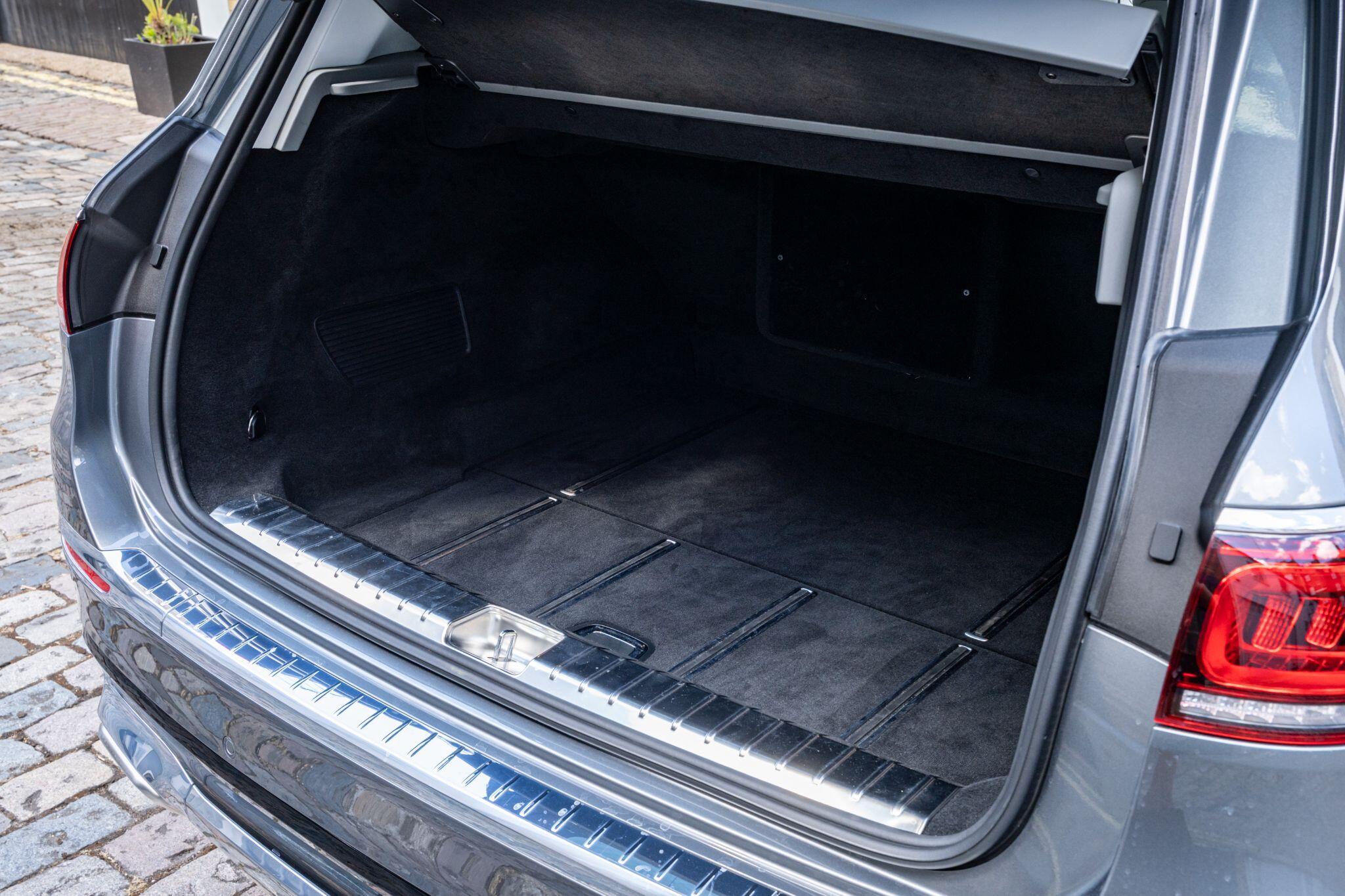 Mercedes-Benz GLS view 27