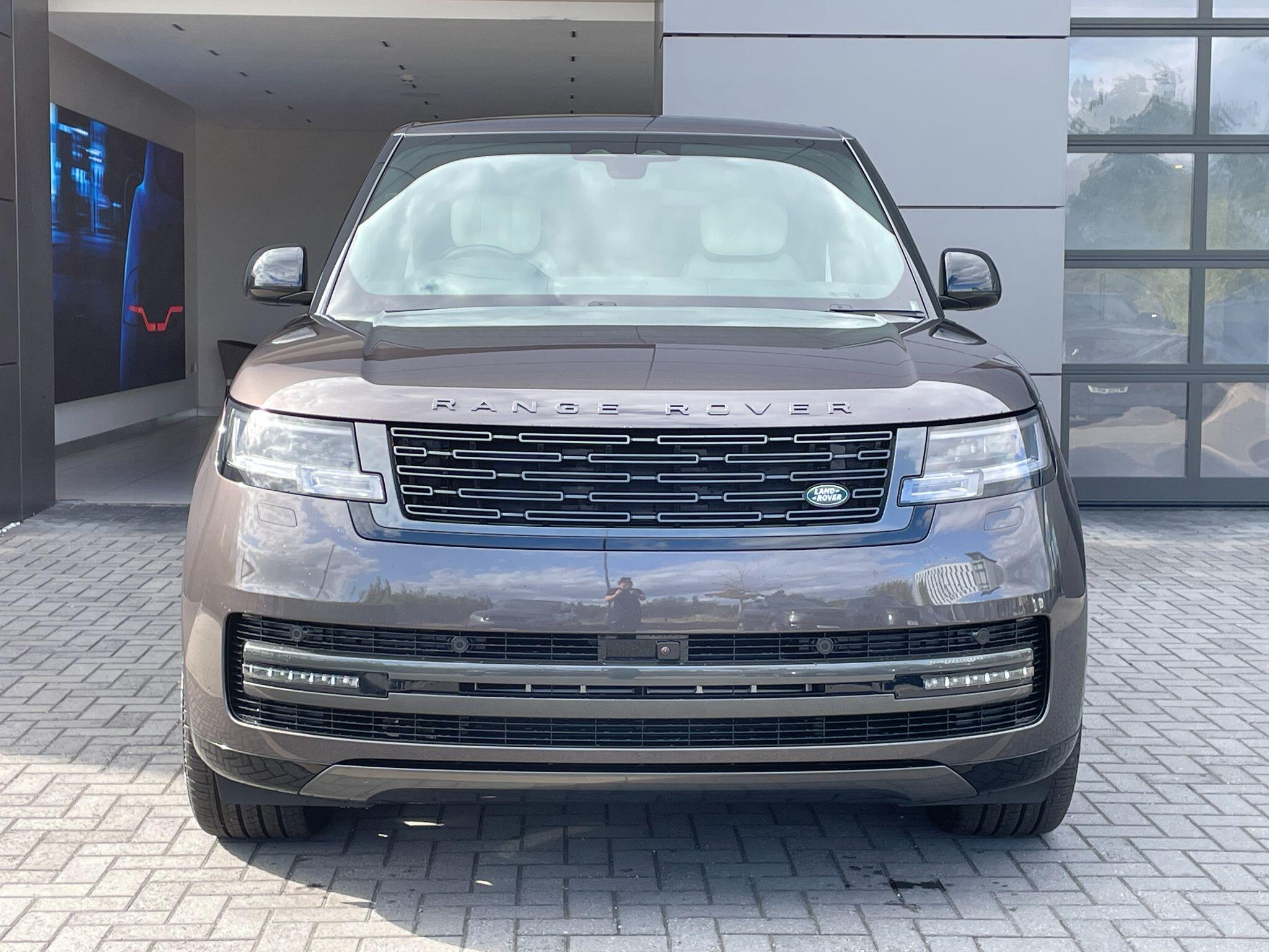 Land Rover Range Rover view 2
