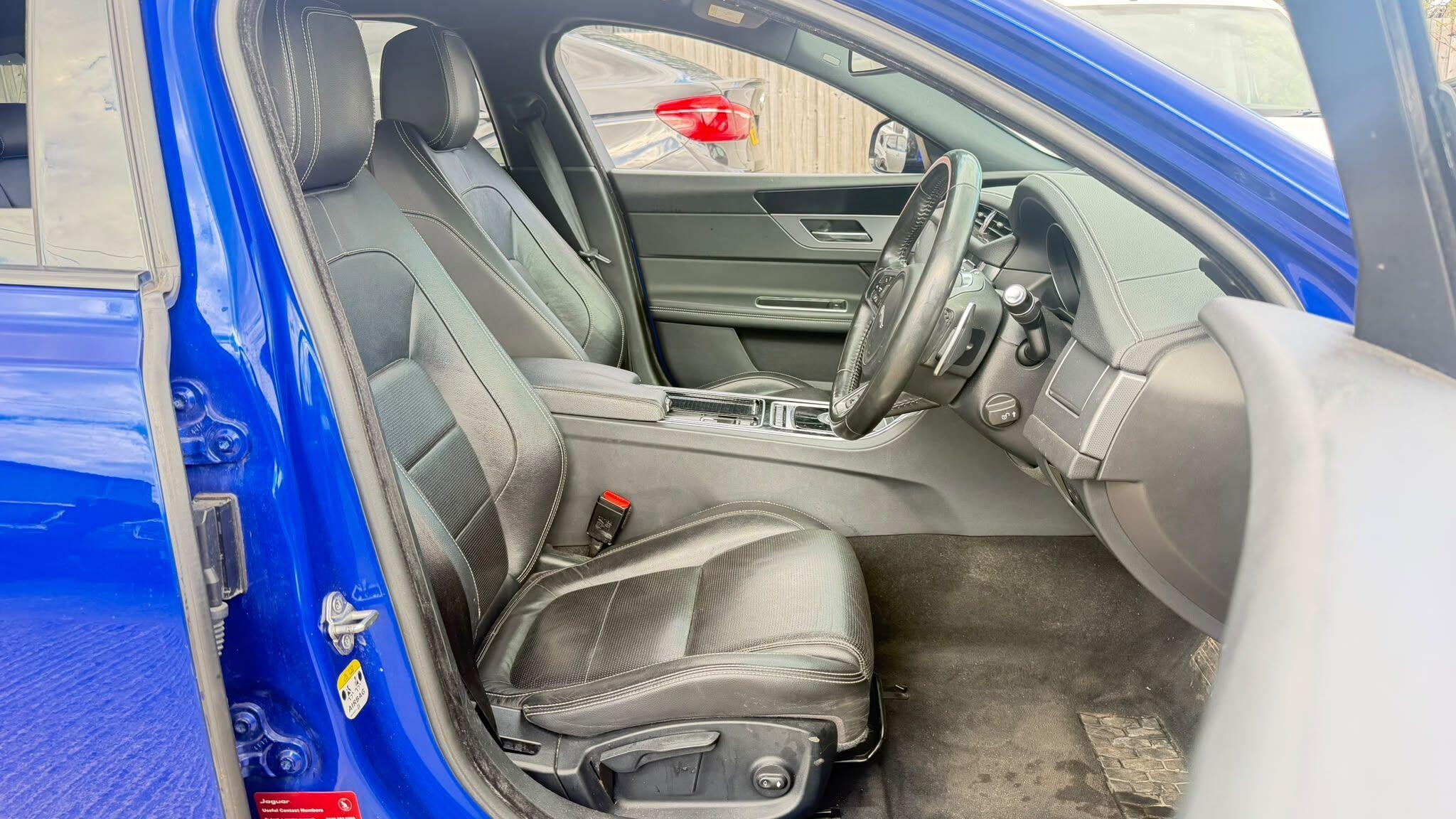 Jaguar XF view 9