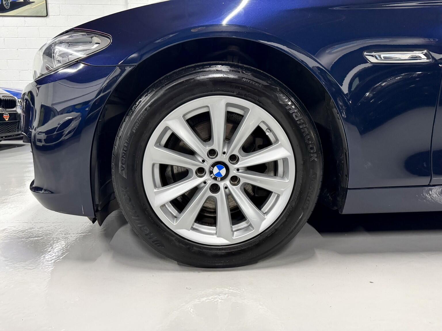 BMW 5 Series view 4