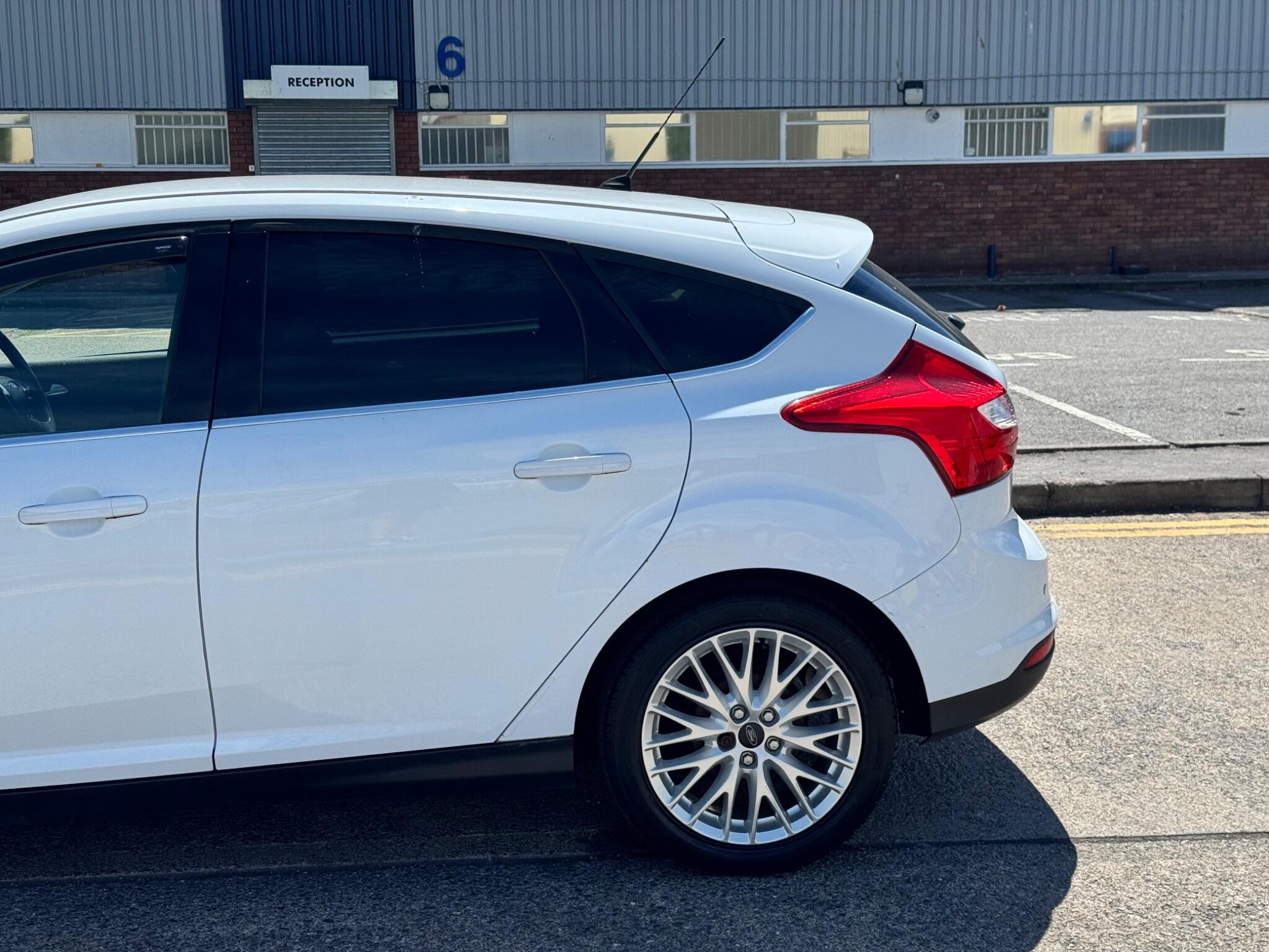 Ford Focus view 13