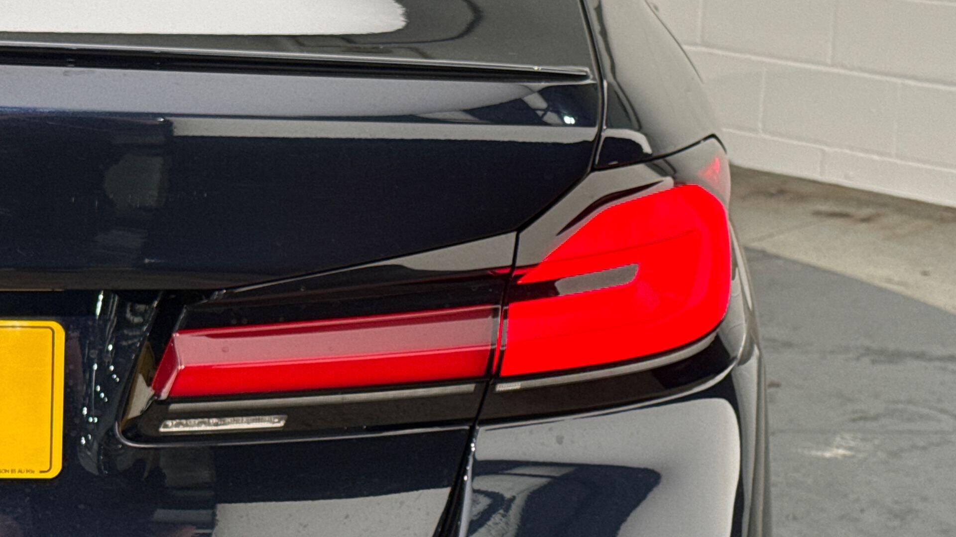 BMW 5 Series view 22