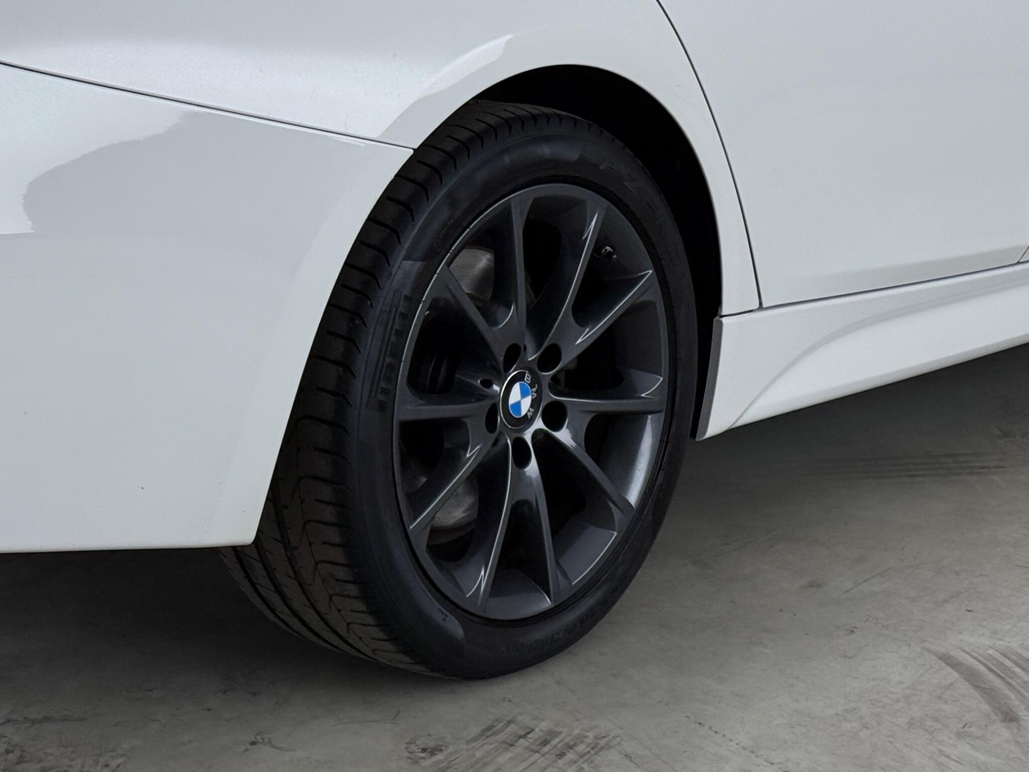 BMW 3 Series view 9