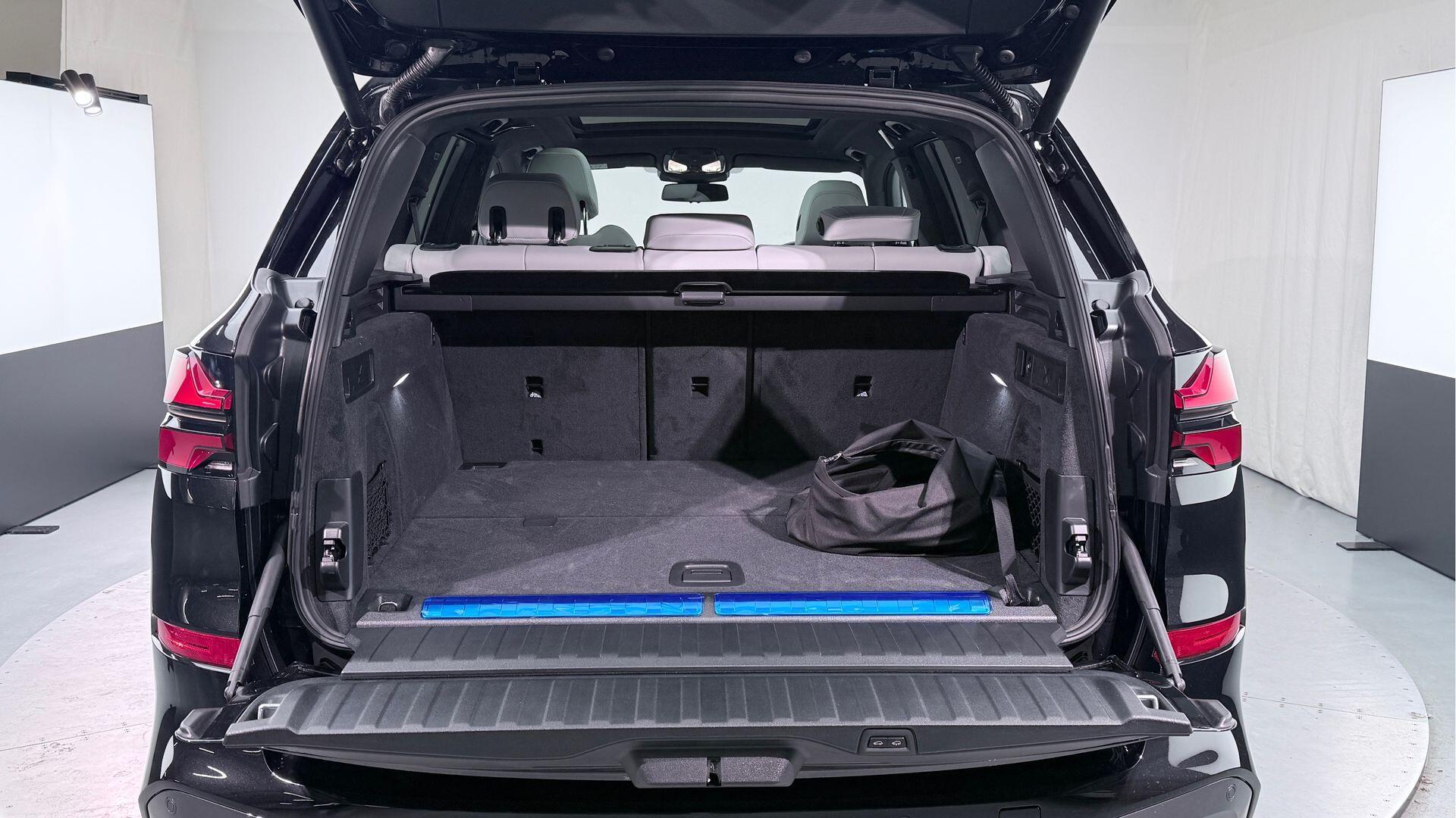 BMW X5 view 13