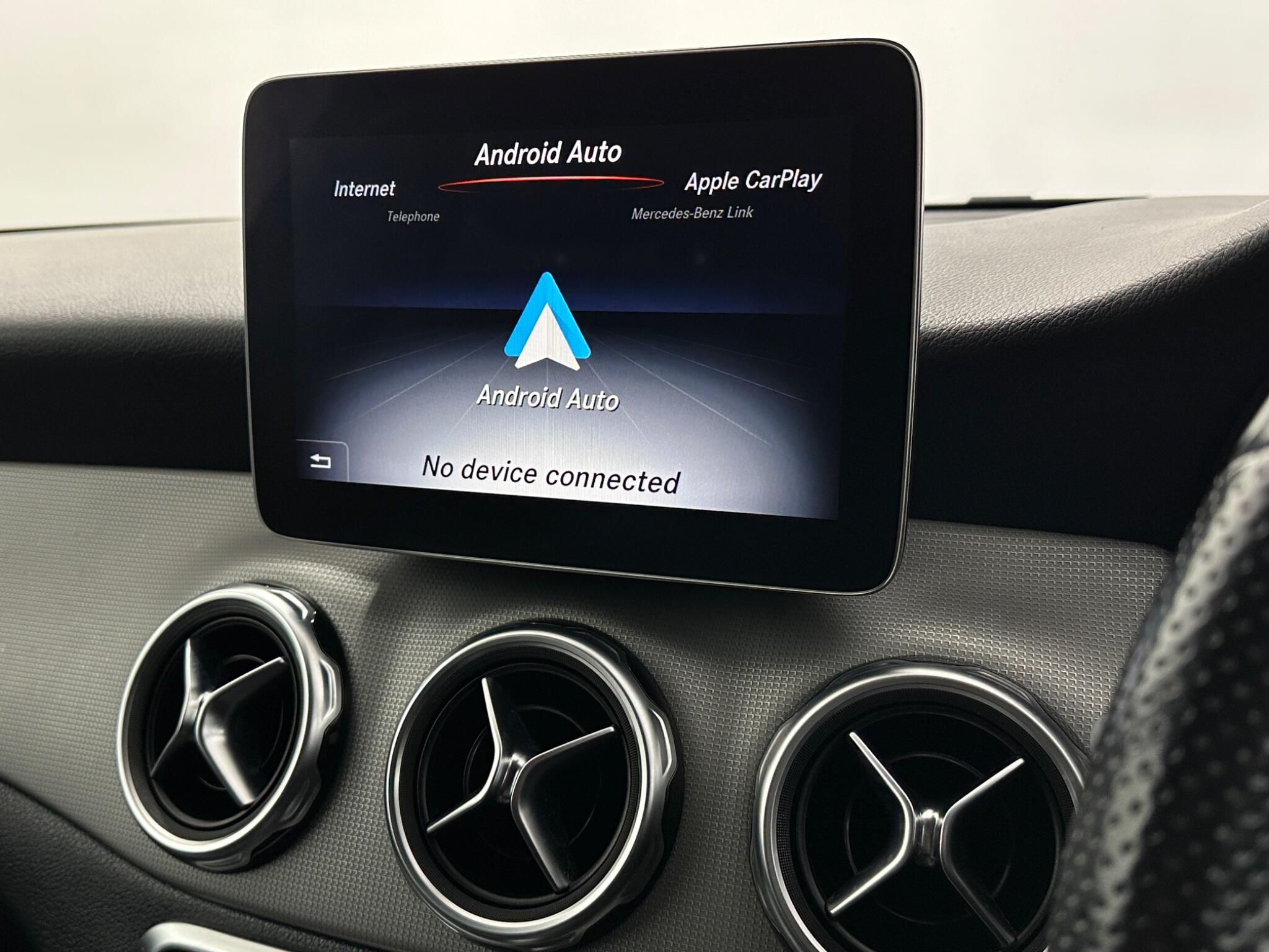 Mercedes-Benz Gla view 26