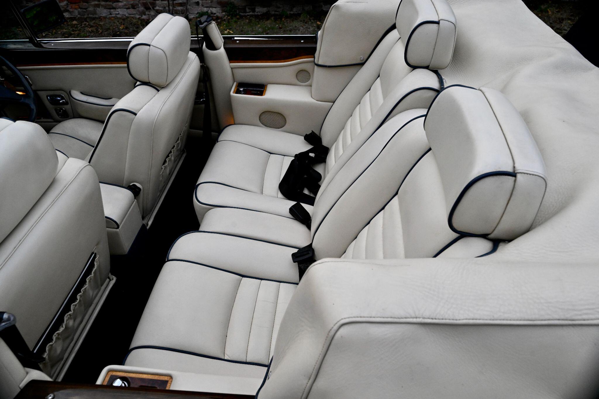 Rolls-Royce Corniche view 35