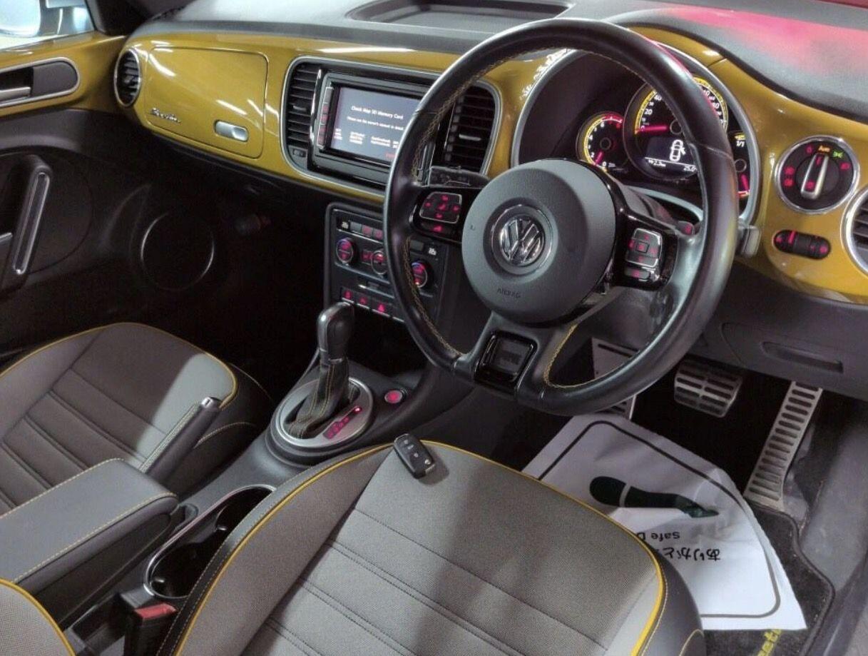 Volkswagen Beetle view 5