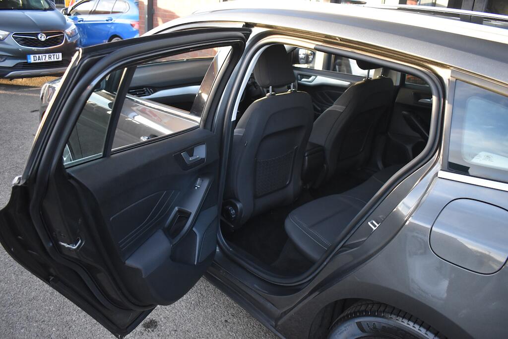 Ford Focus view 41