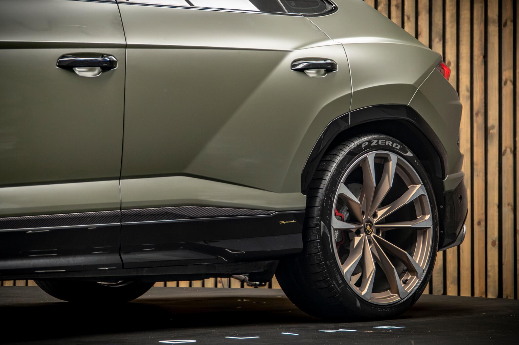 Lamborghini Urus view 16