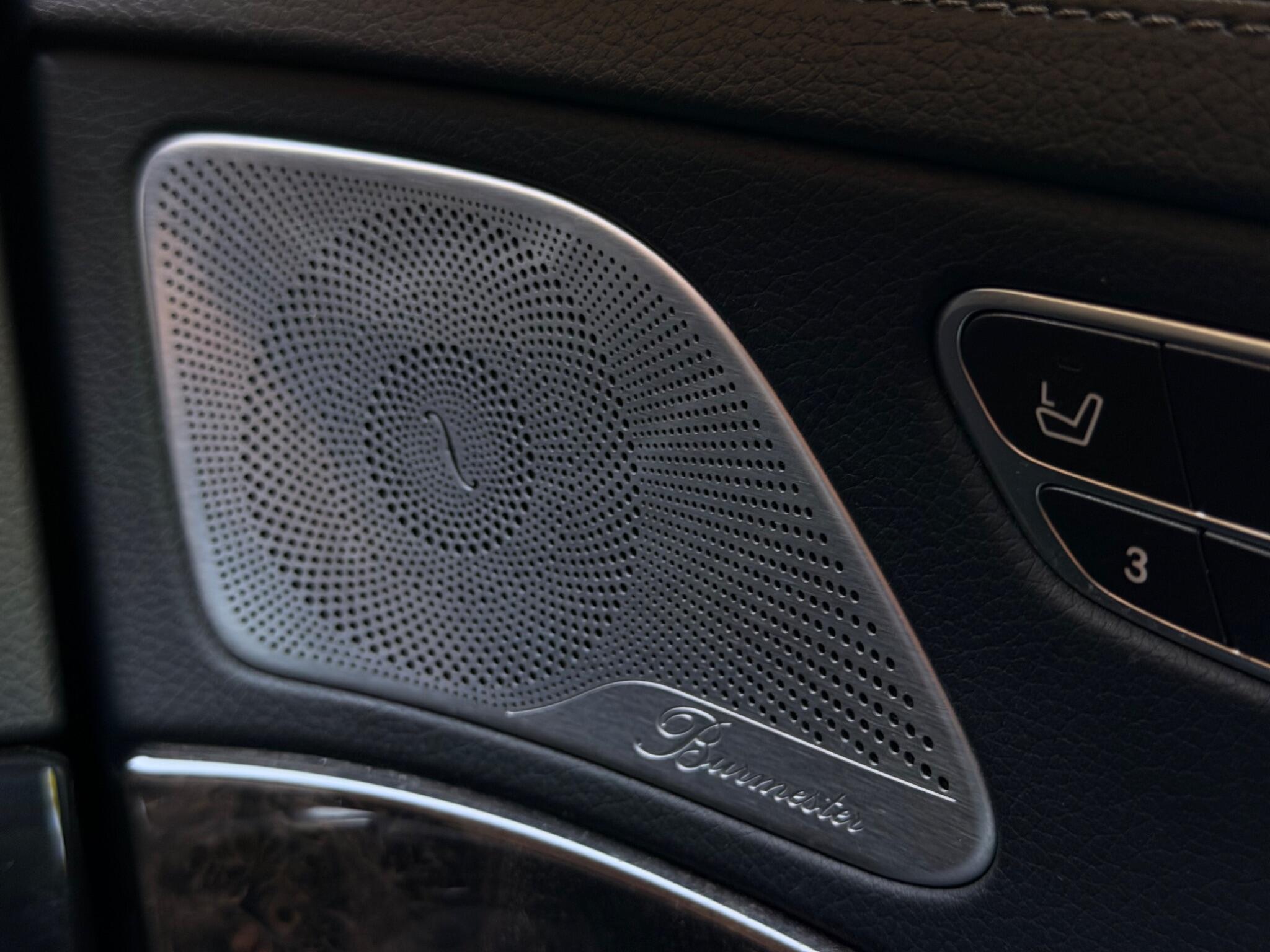 Mercedes-Benz S-Class view 43