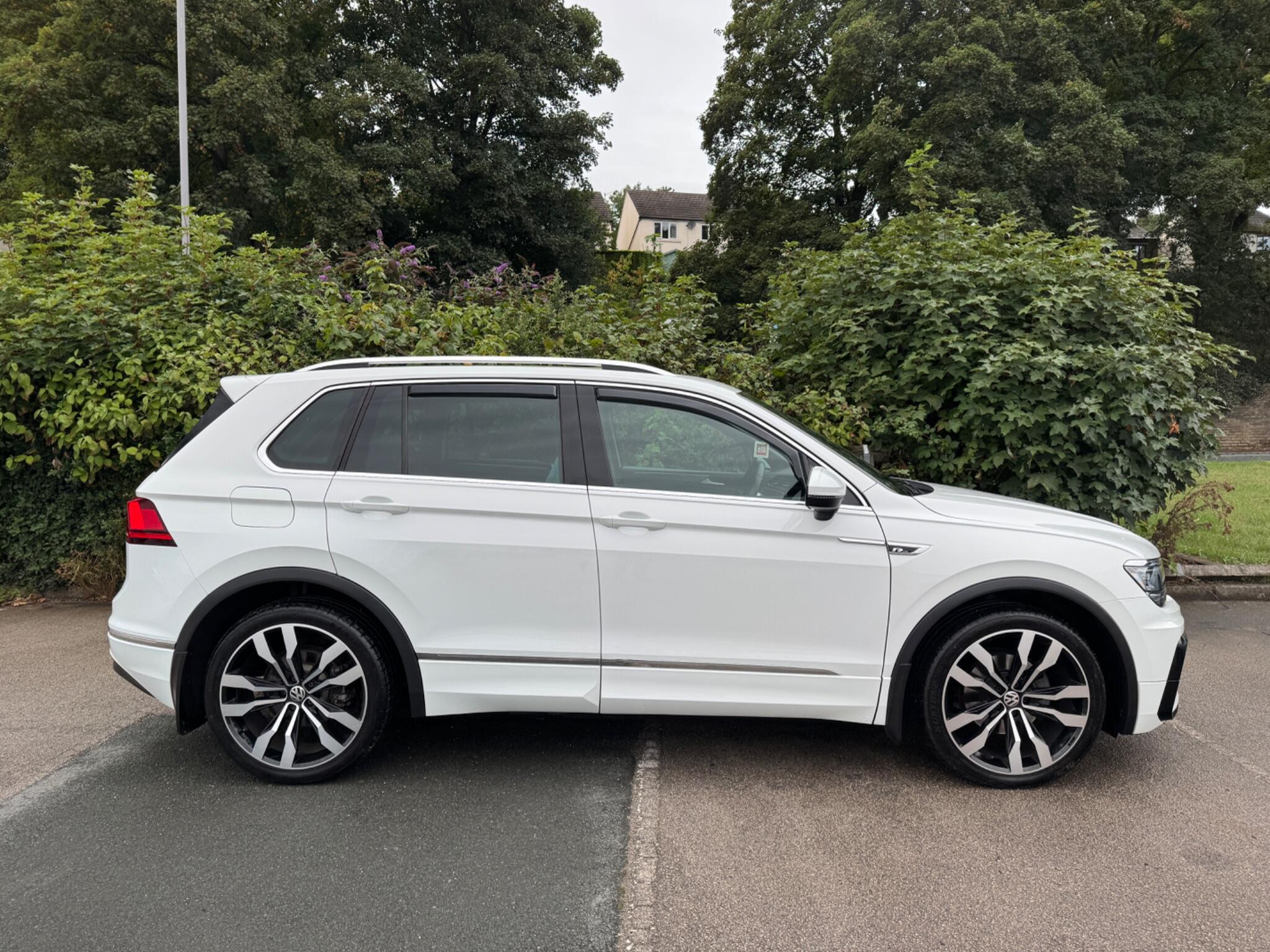 Volkswagen Tiguan view 4