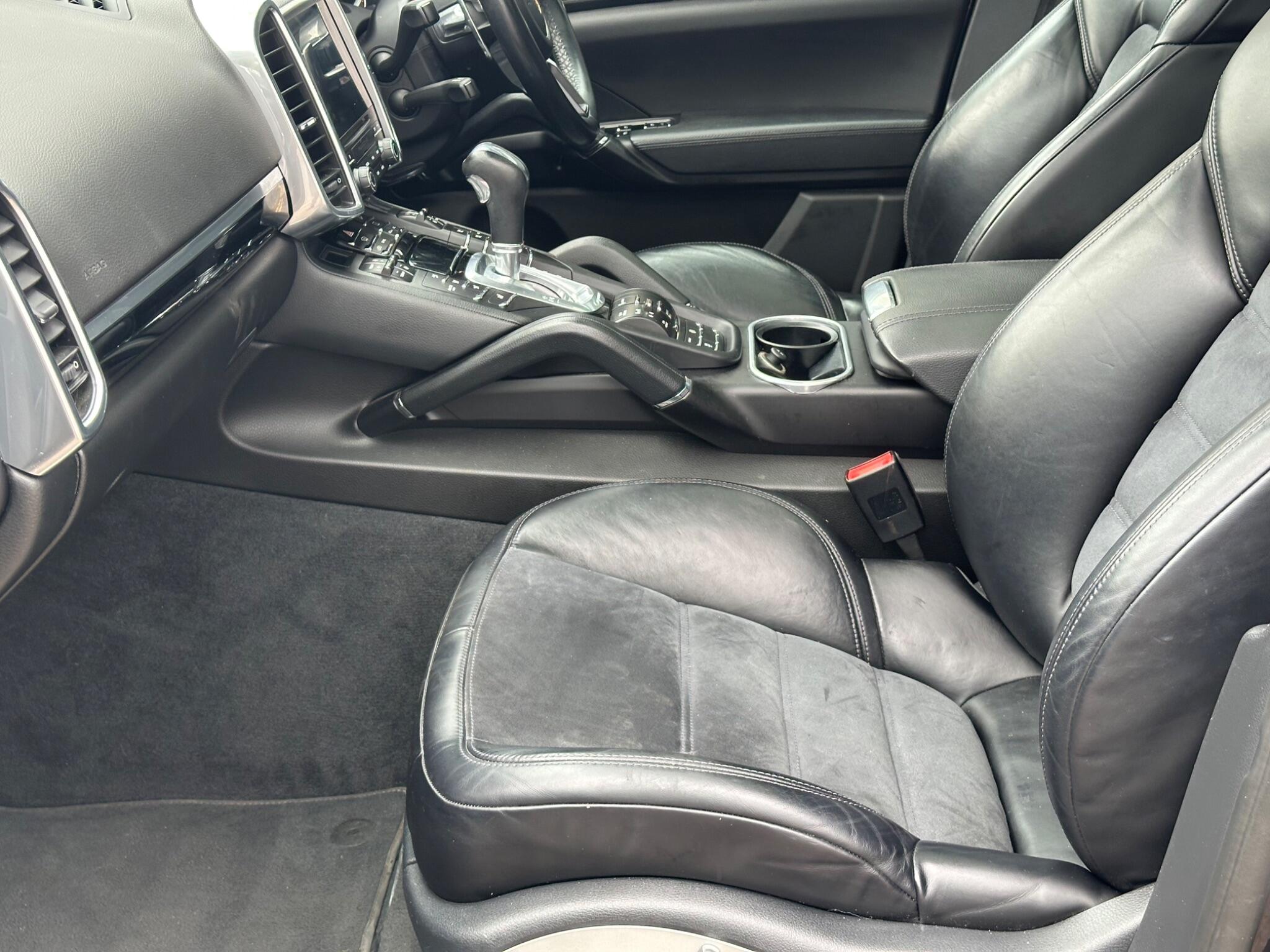 Porsche Cayenne view 9