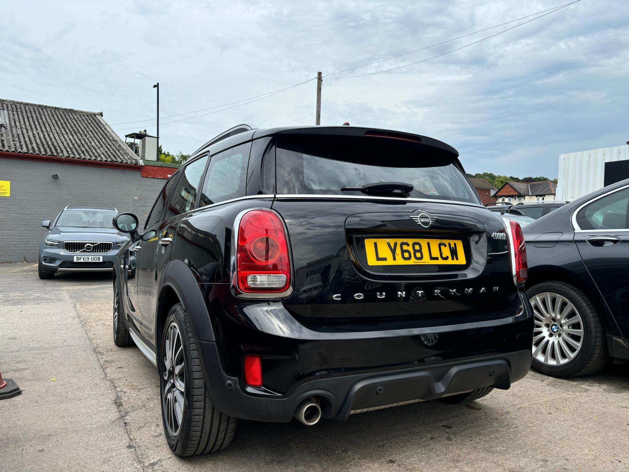 Mini Countryman view 2