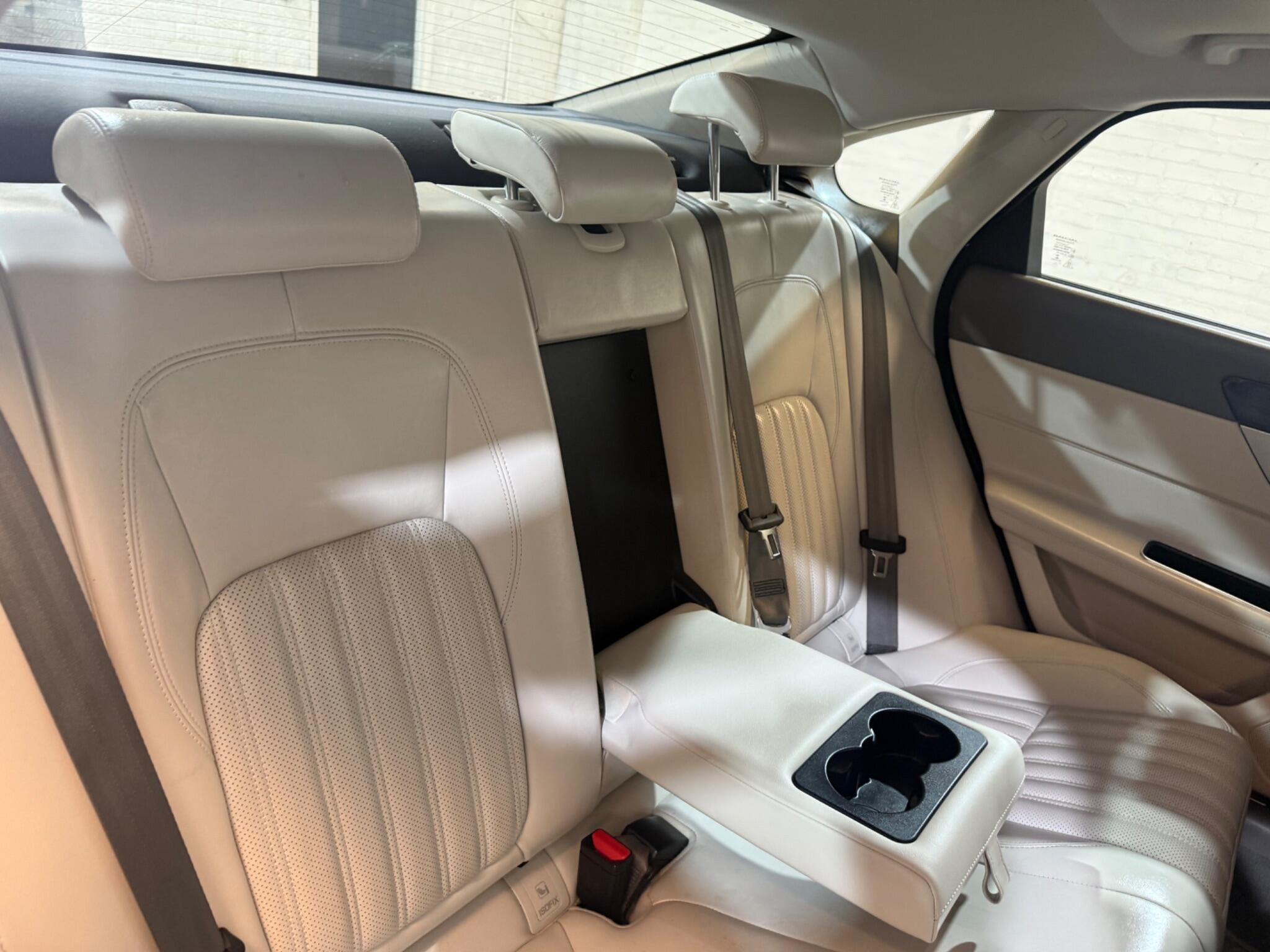 Jaguar XF view 22