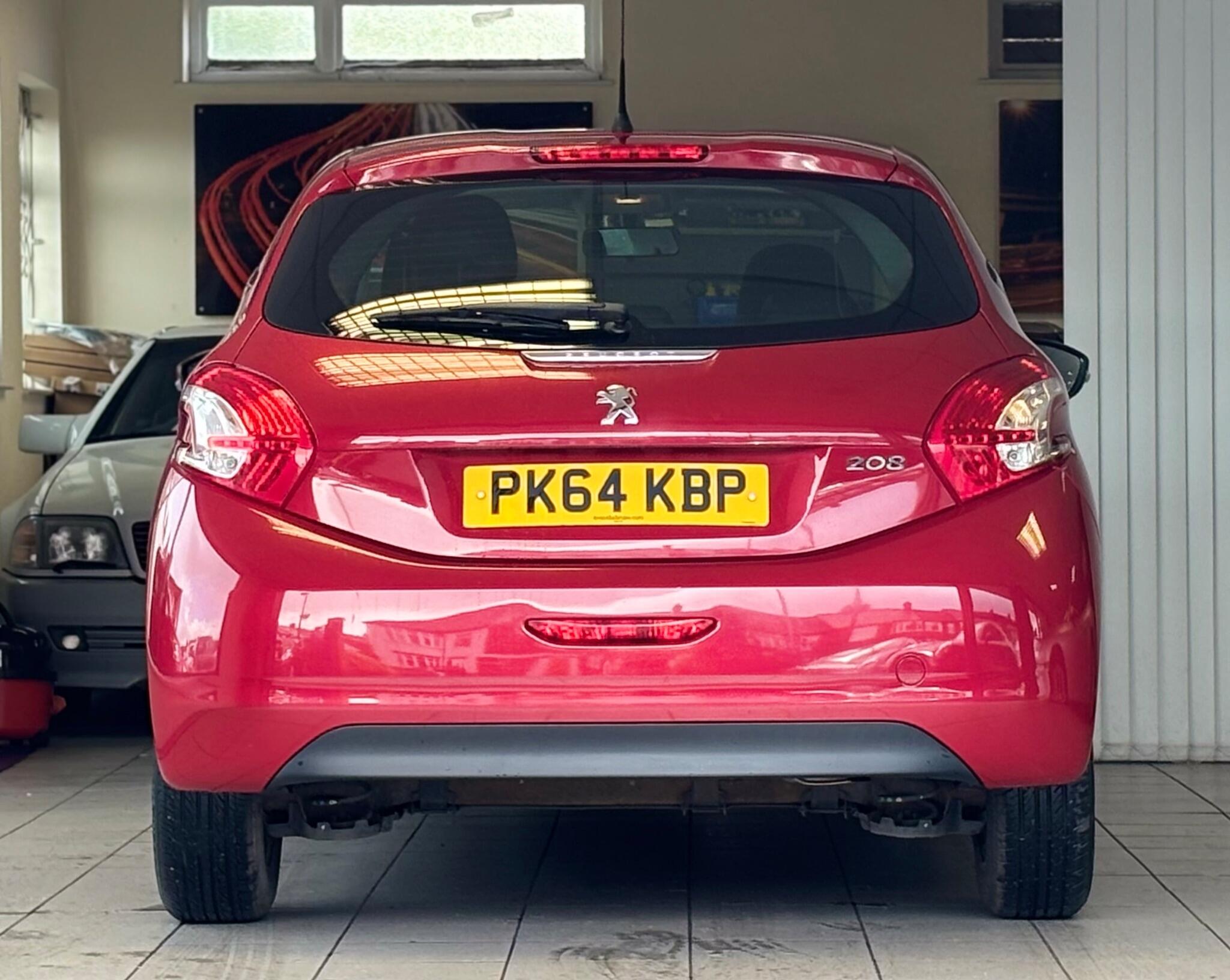 Peugeot 208 view 6